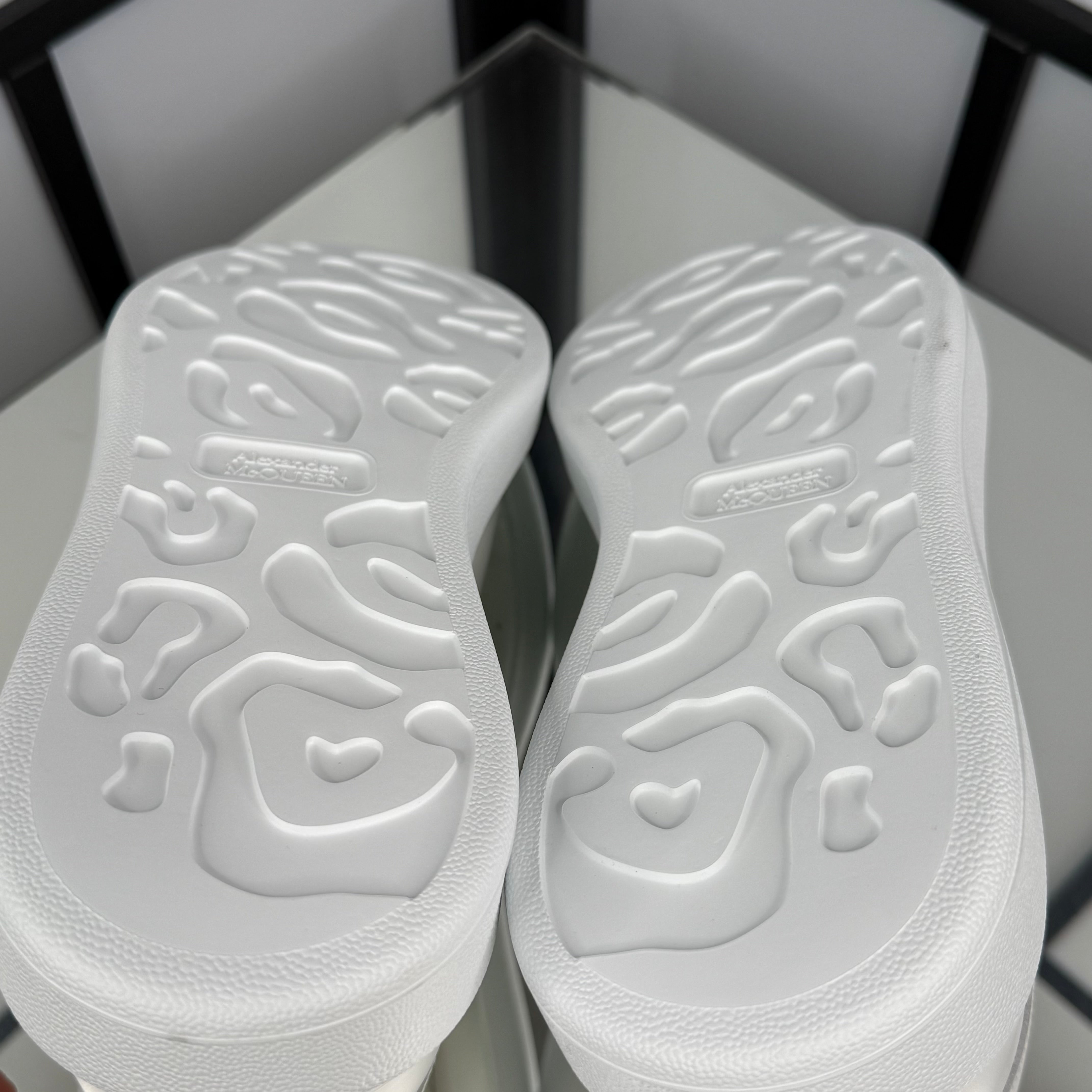 Alexander McQueen Sneakers. Triple White. Size 44eu