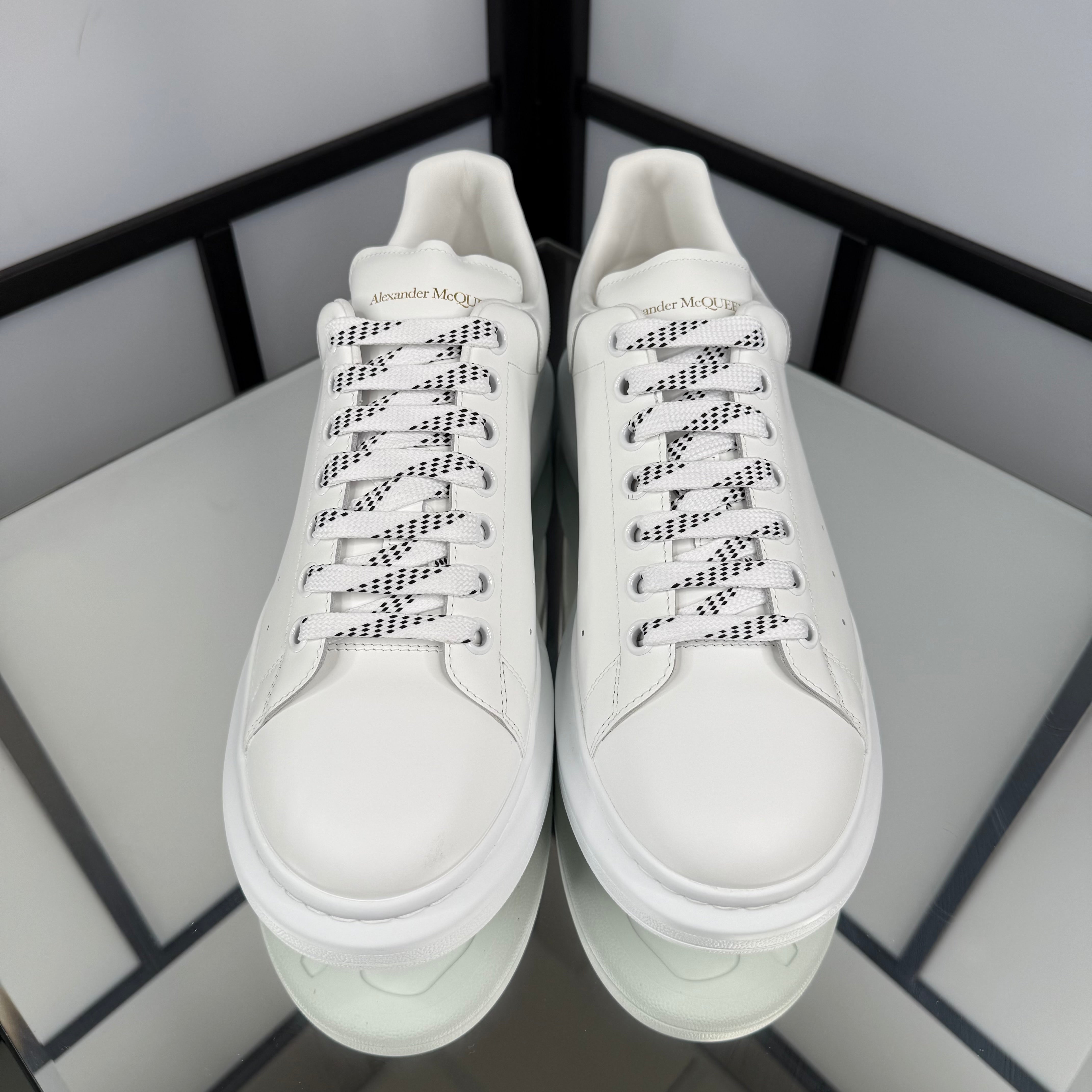 Alexander McQueen Sneakers. Triple White. Size 44eu