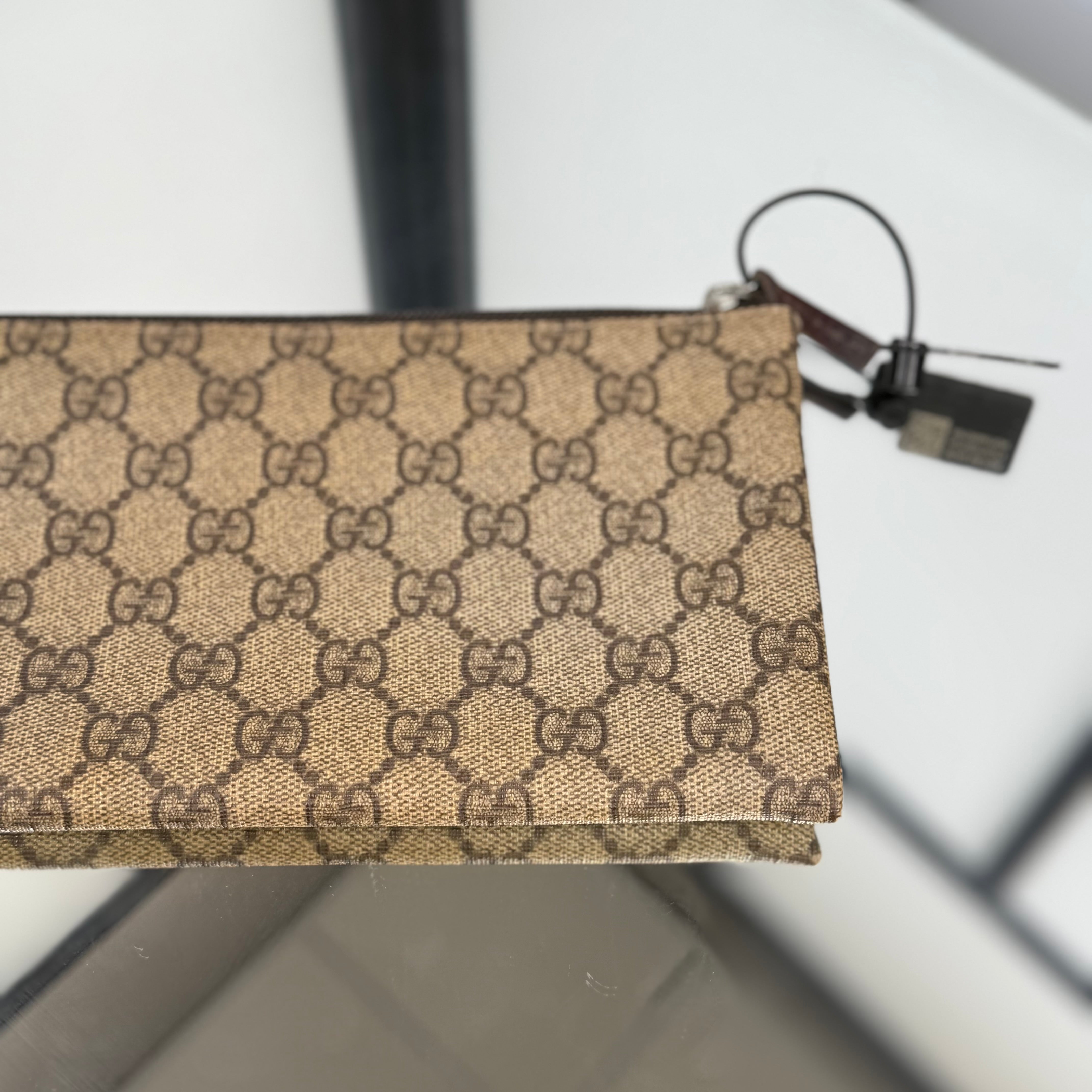GUCCI GG Supreme Zip Around Clutch Bag