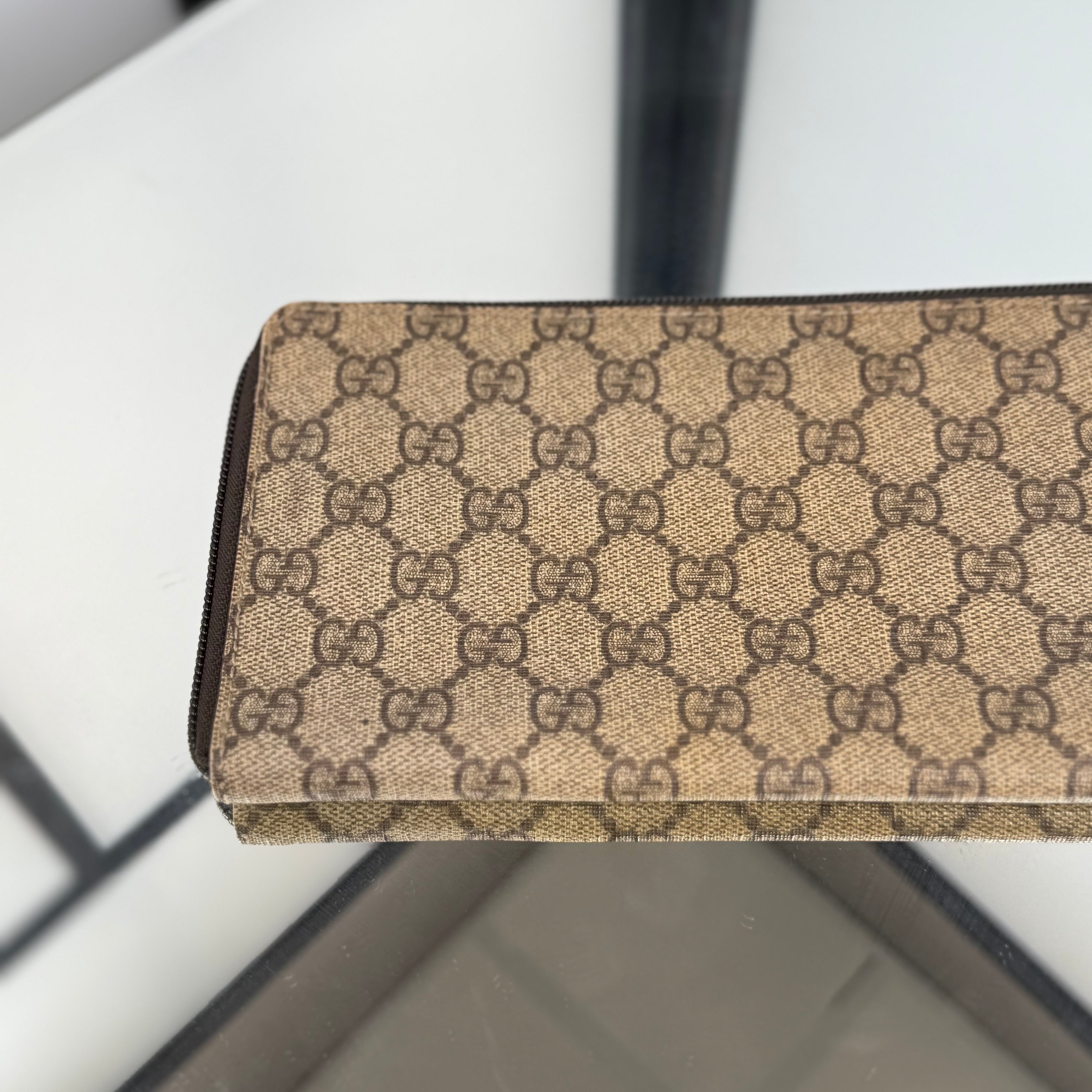 GUCCI GG Supreme Zip Around Clutch Bag