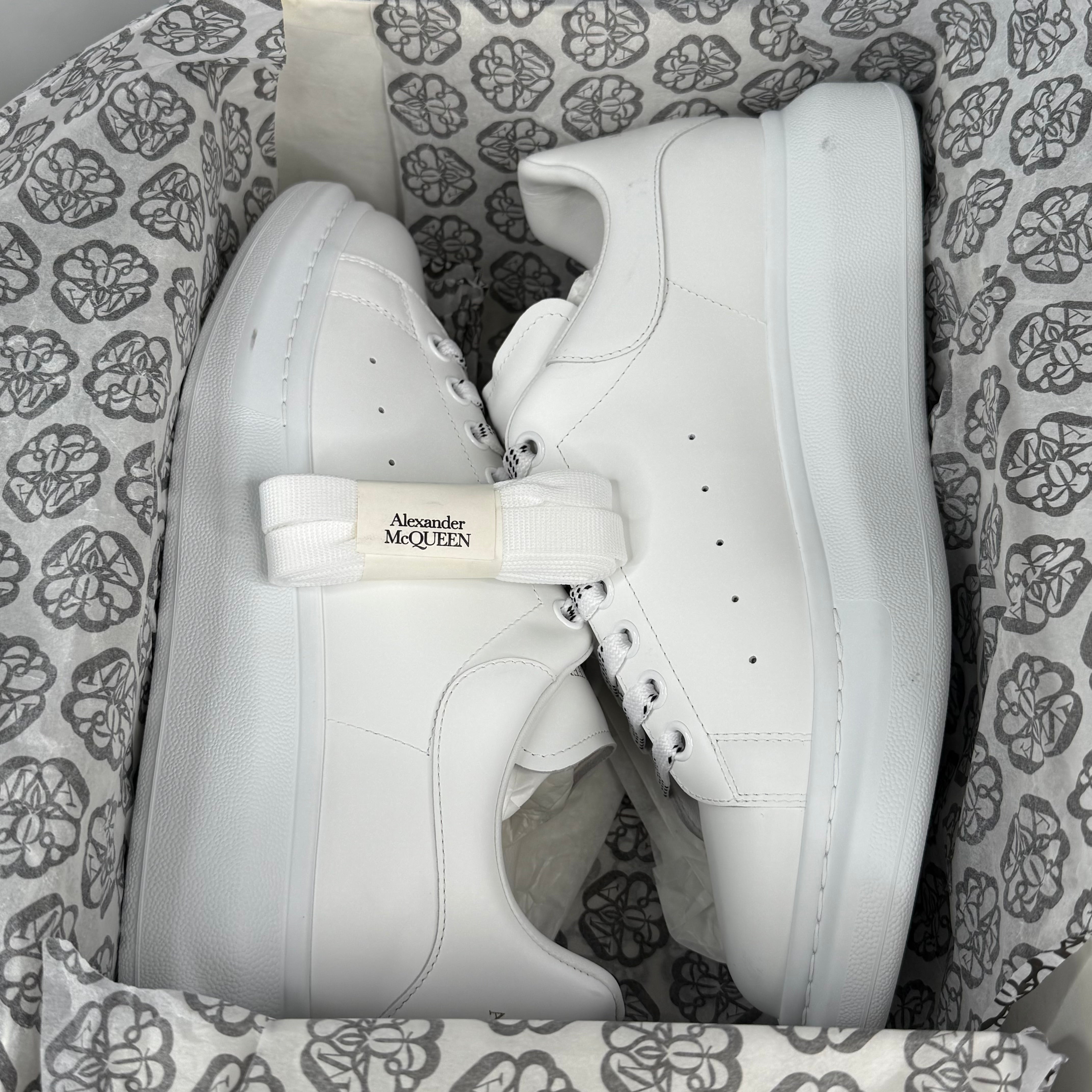 Alexander McQueen Sneakers. Triple White. Size 44eu