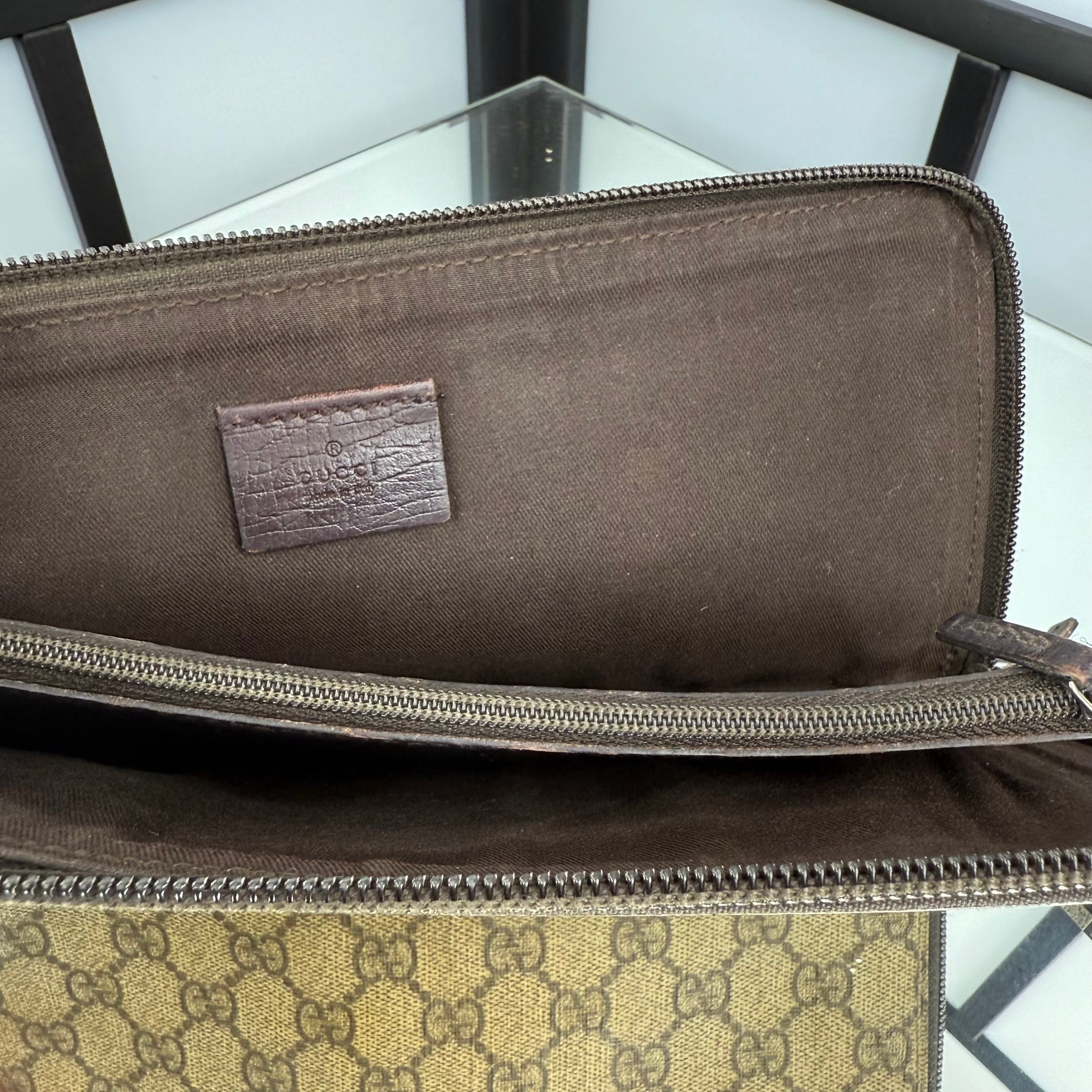GUCCI GG Supreme Zip Around Clutch Bag
