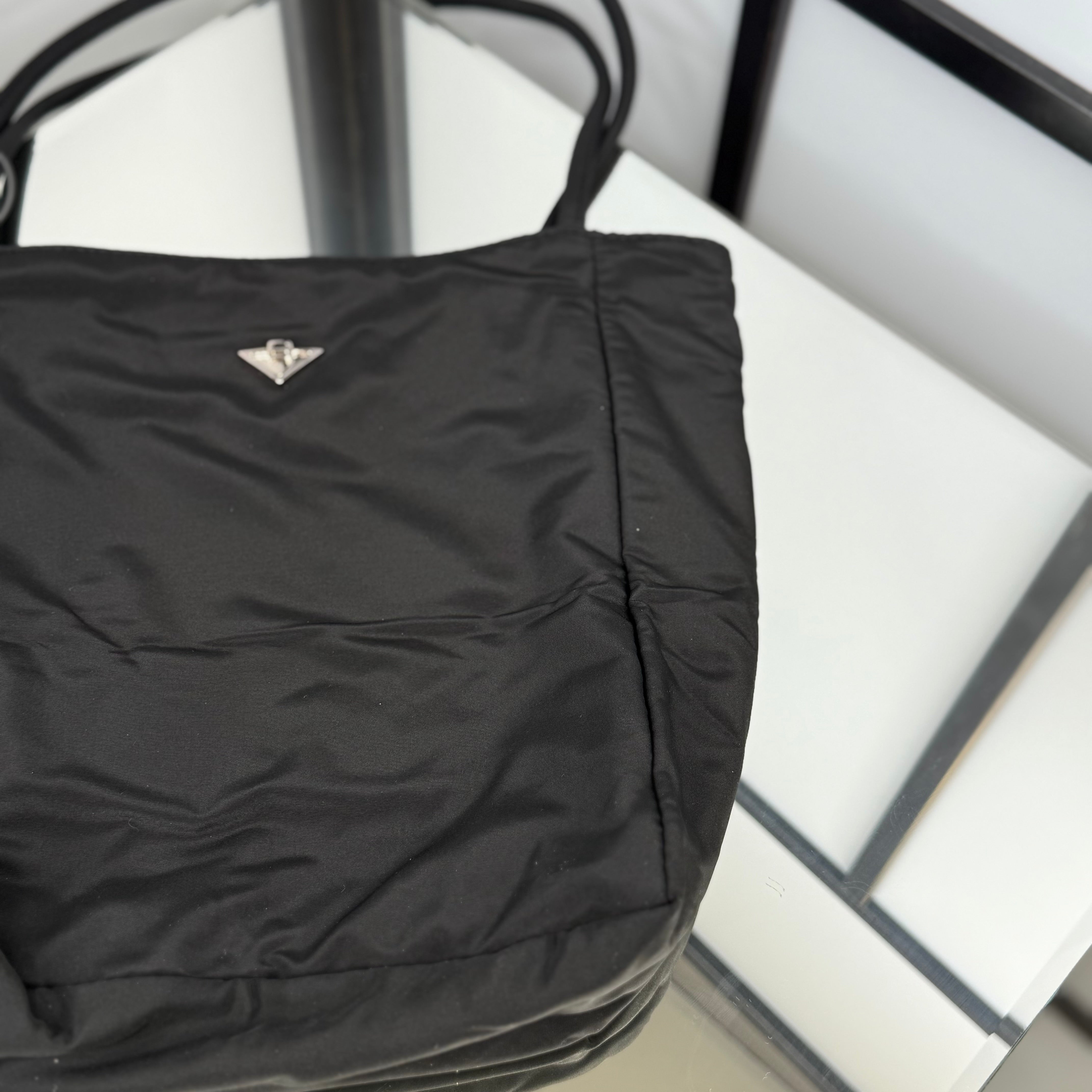 Bottega Venata Black Nylon Tessuto Handbag