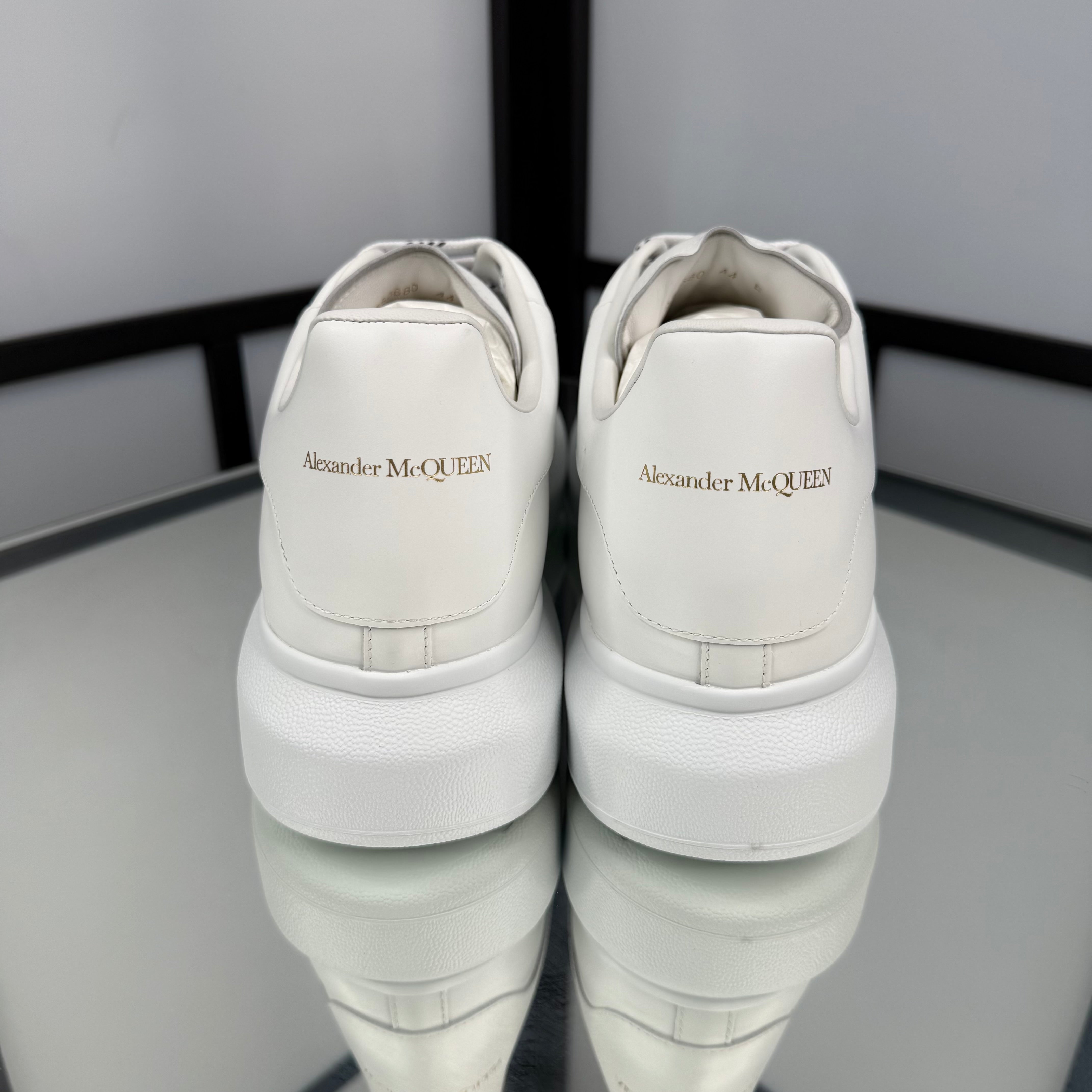 Alexander McQueen Sneakers. Triple White. Size 44eu