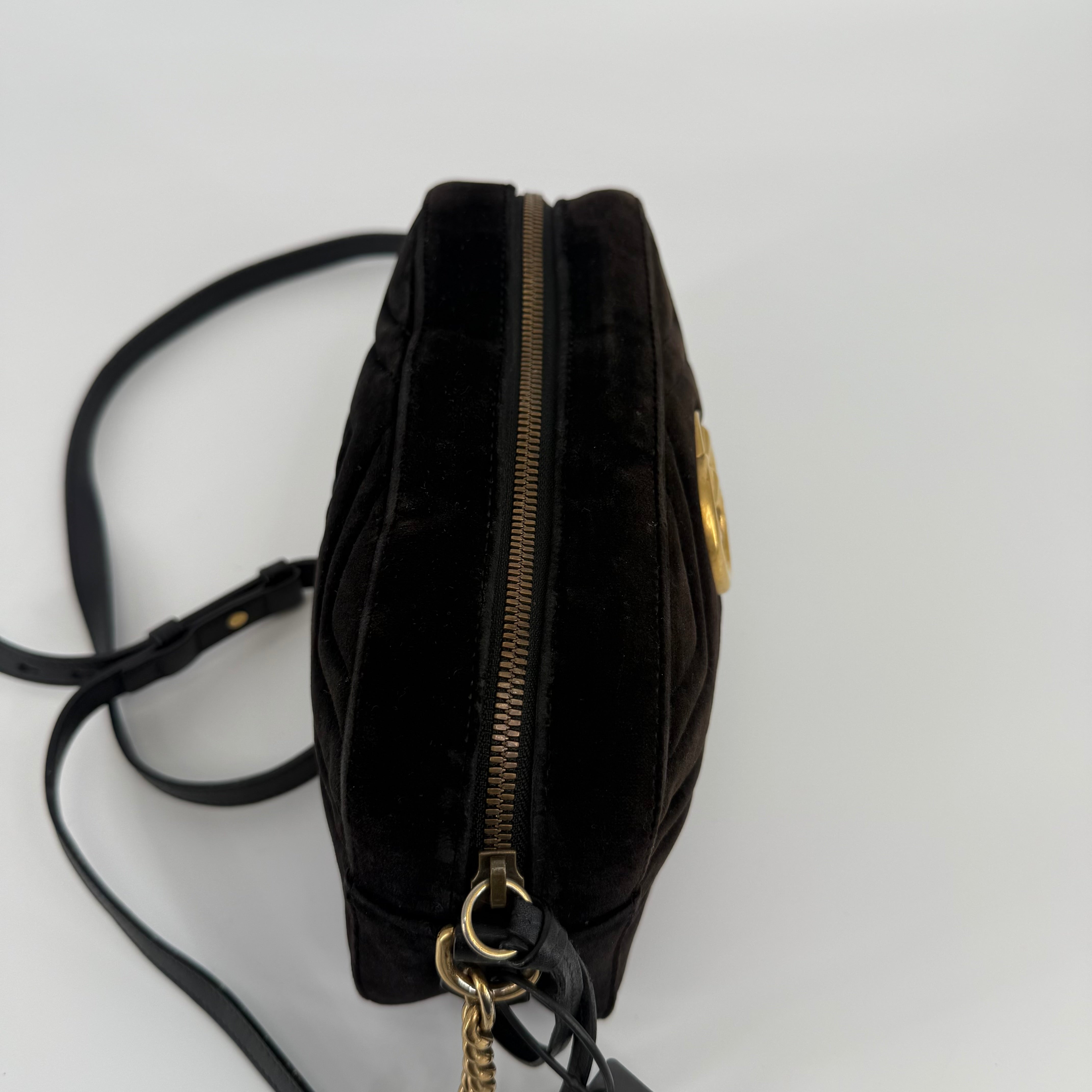 GUCCI Black Marmont Velvet Shoulder Handbag