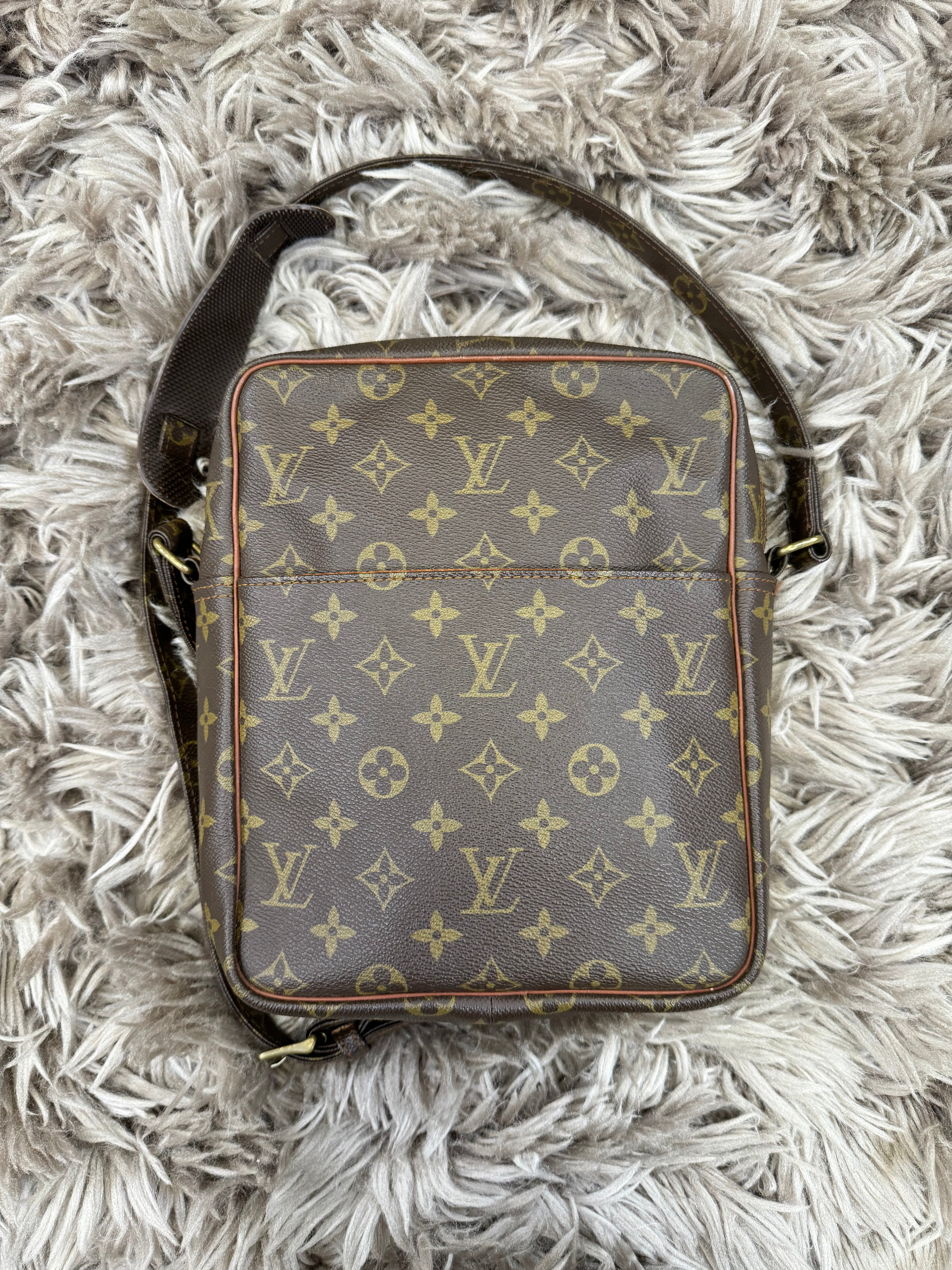 Louis Vuitton shoulder bag (medium sized)