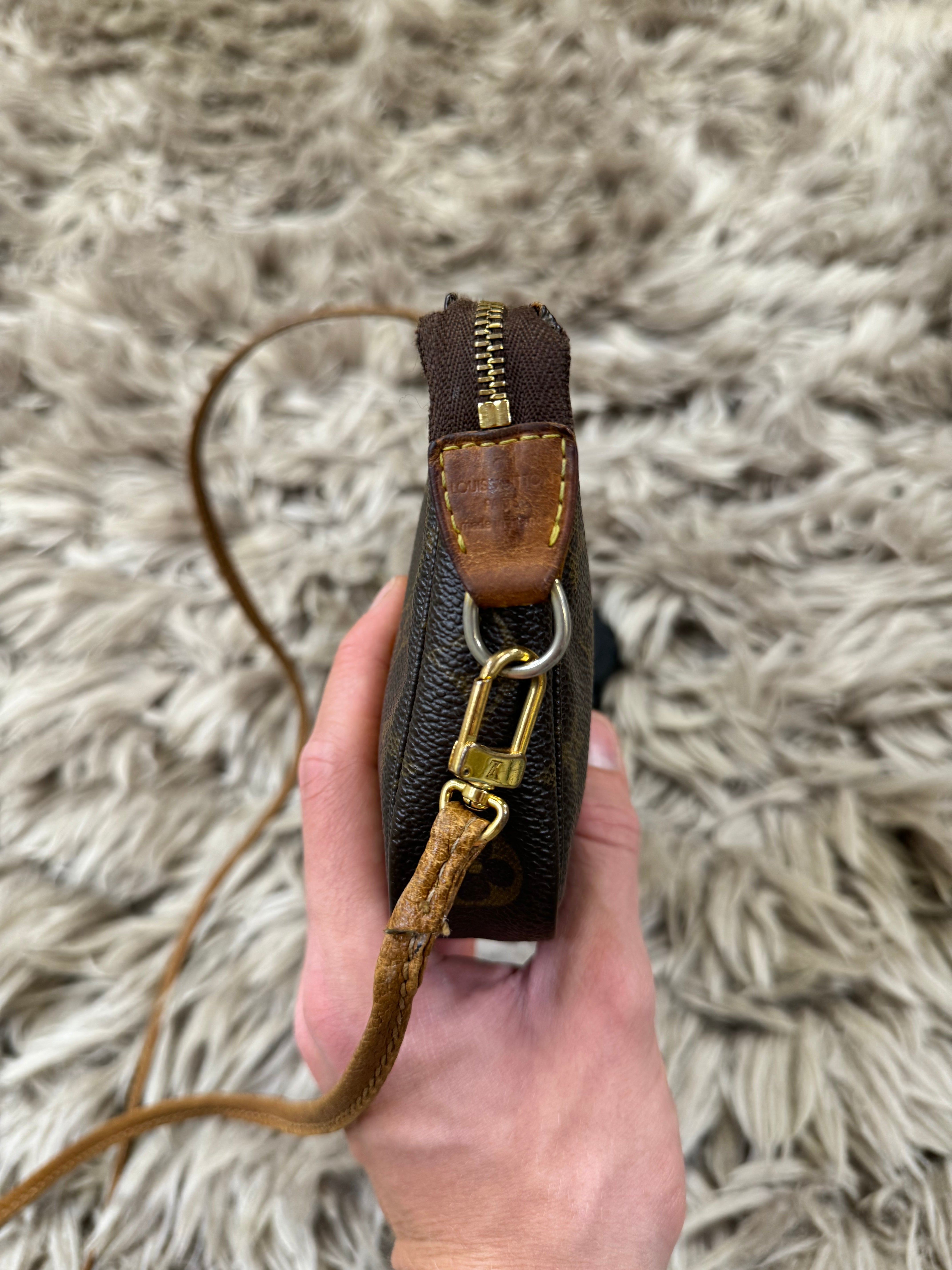 Louis Vuitton pochette