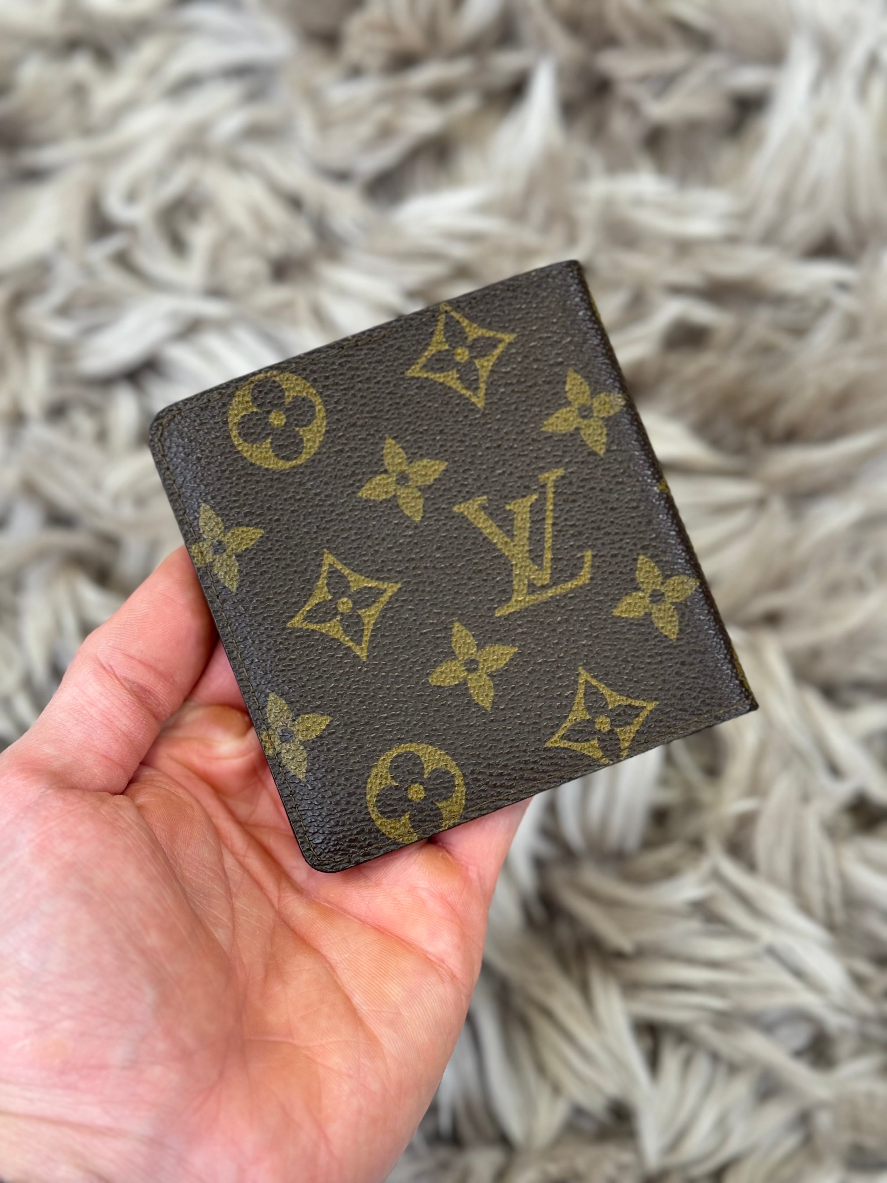 Louis Vuitton Bi-fold wallet