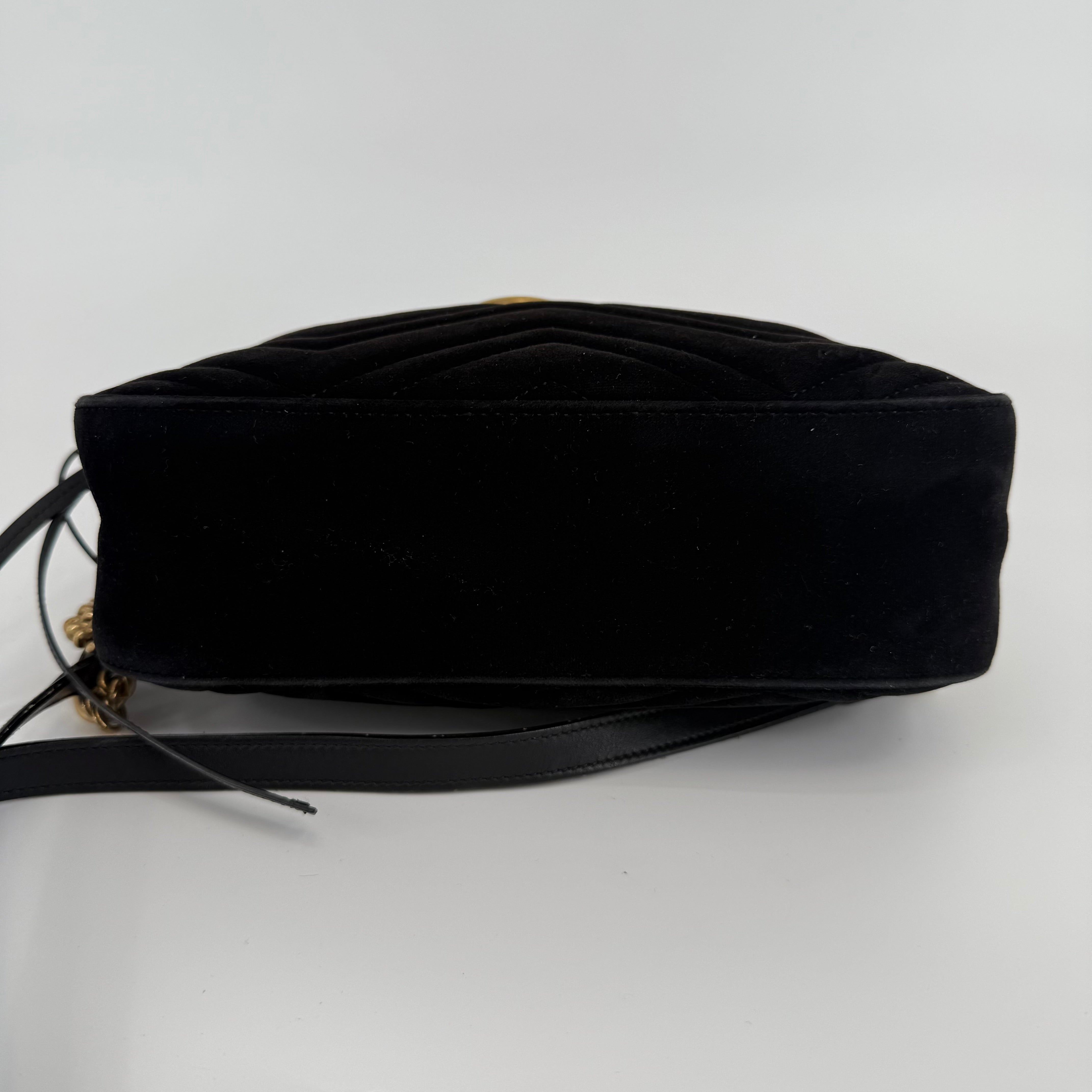 GUCCI Black Marmont Velvet Shoulder Handbag
