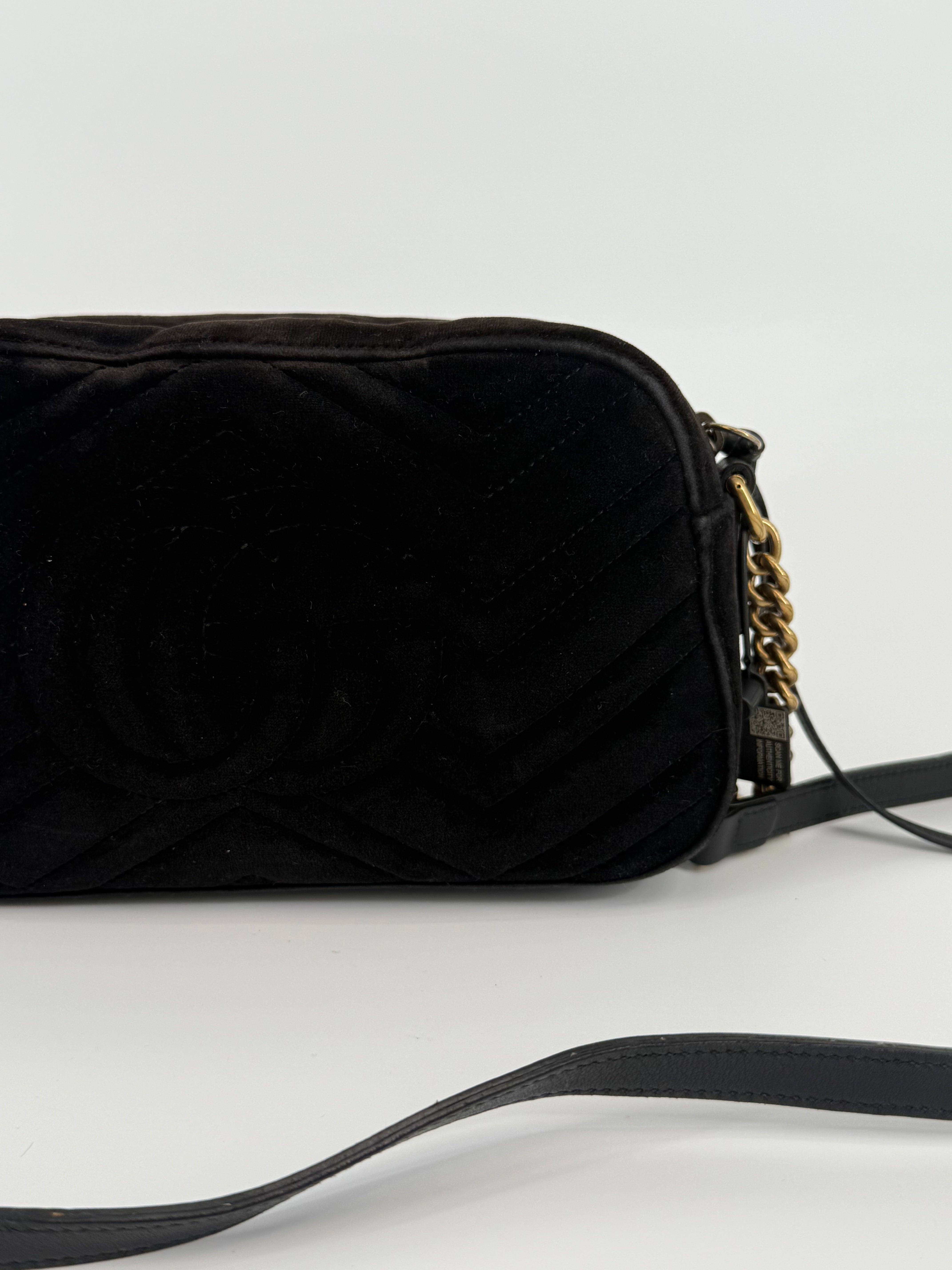 GUCCI Black Marmont Velvet Shoulder Handbag