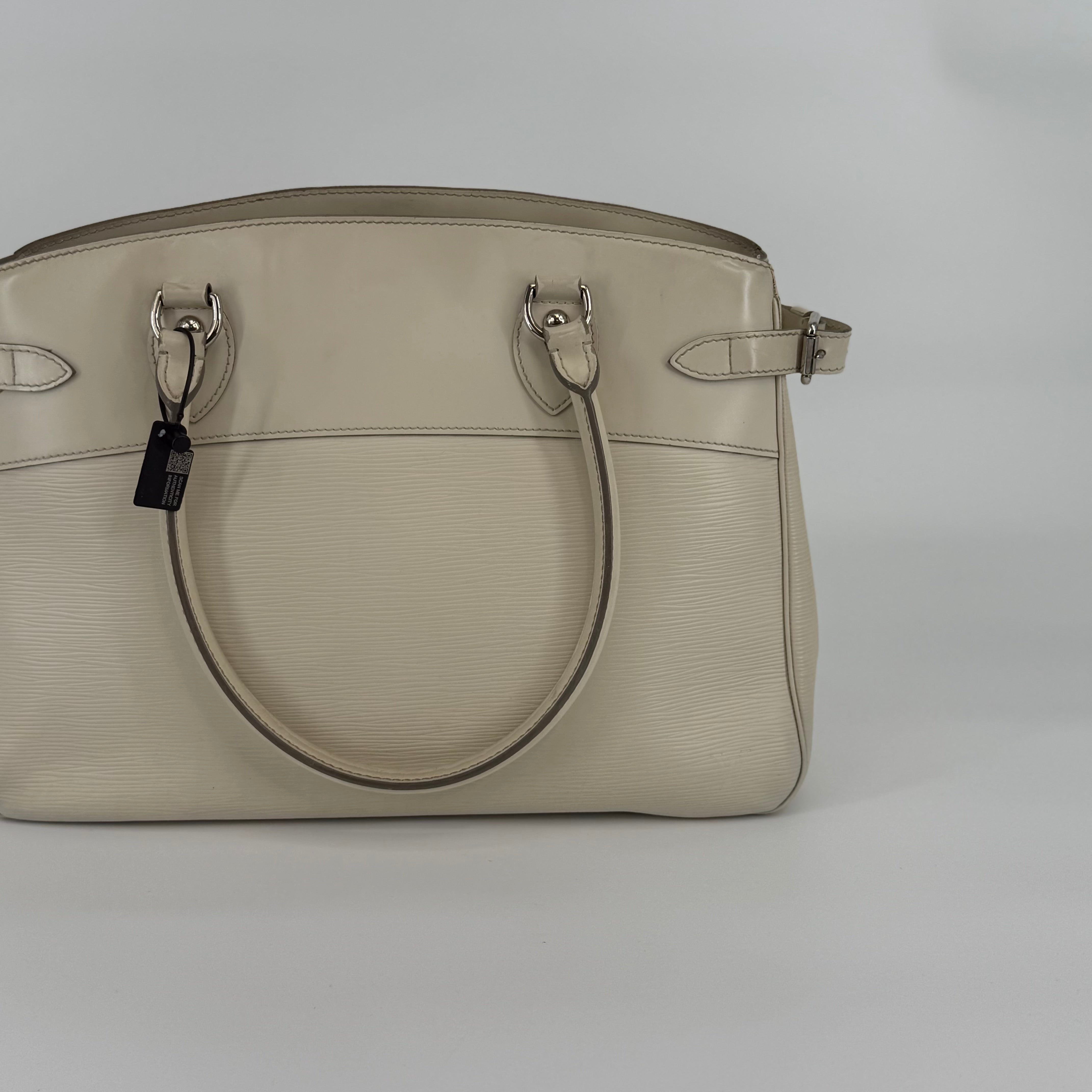 Louis Vuitton Epi White Passy GM Handbag