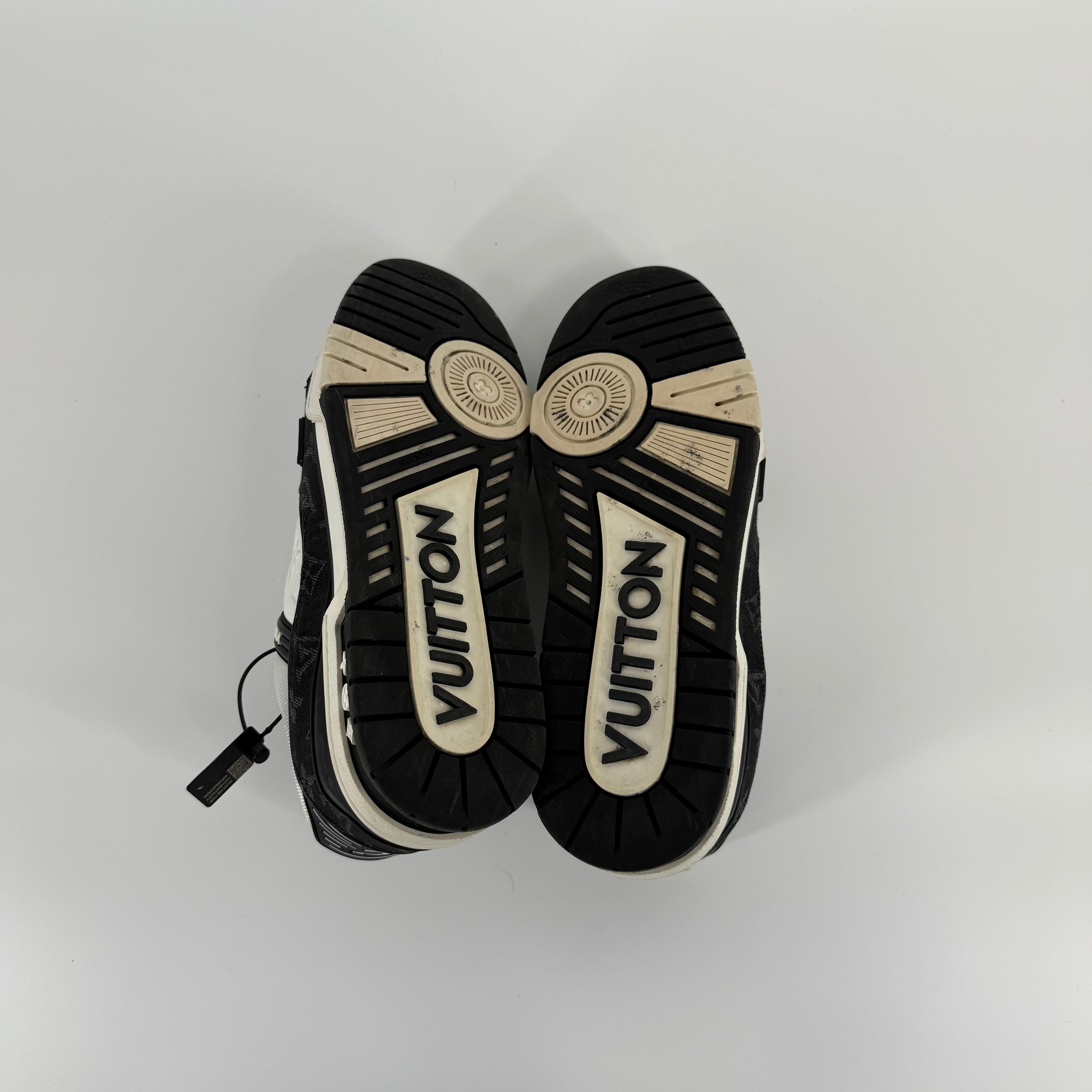 Louis Vuitton Luxury Black Trainer Size 42