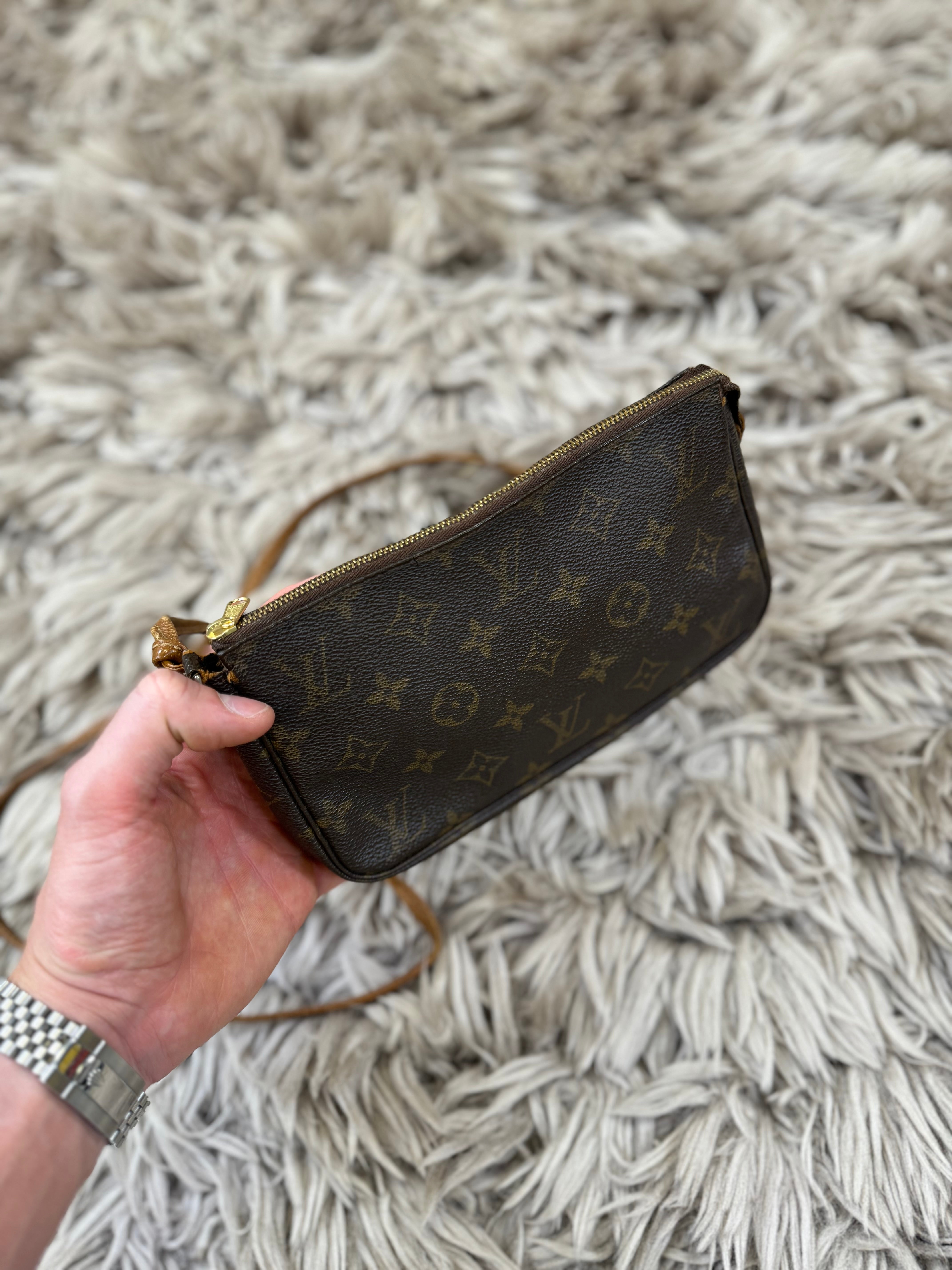 Louis Vuitton pochette