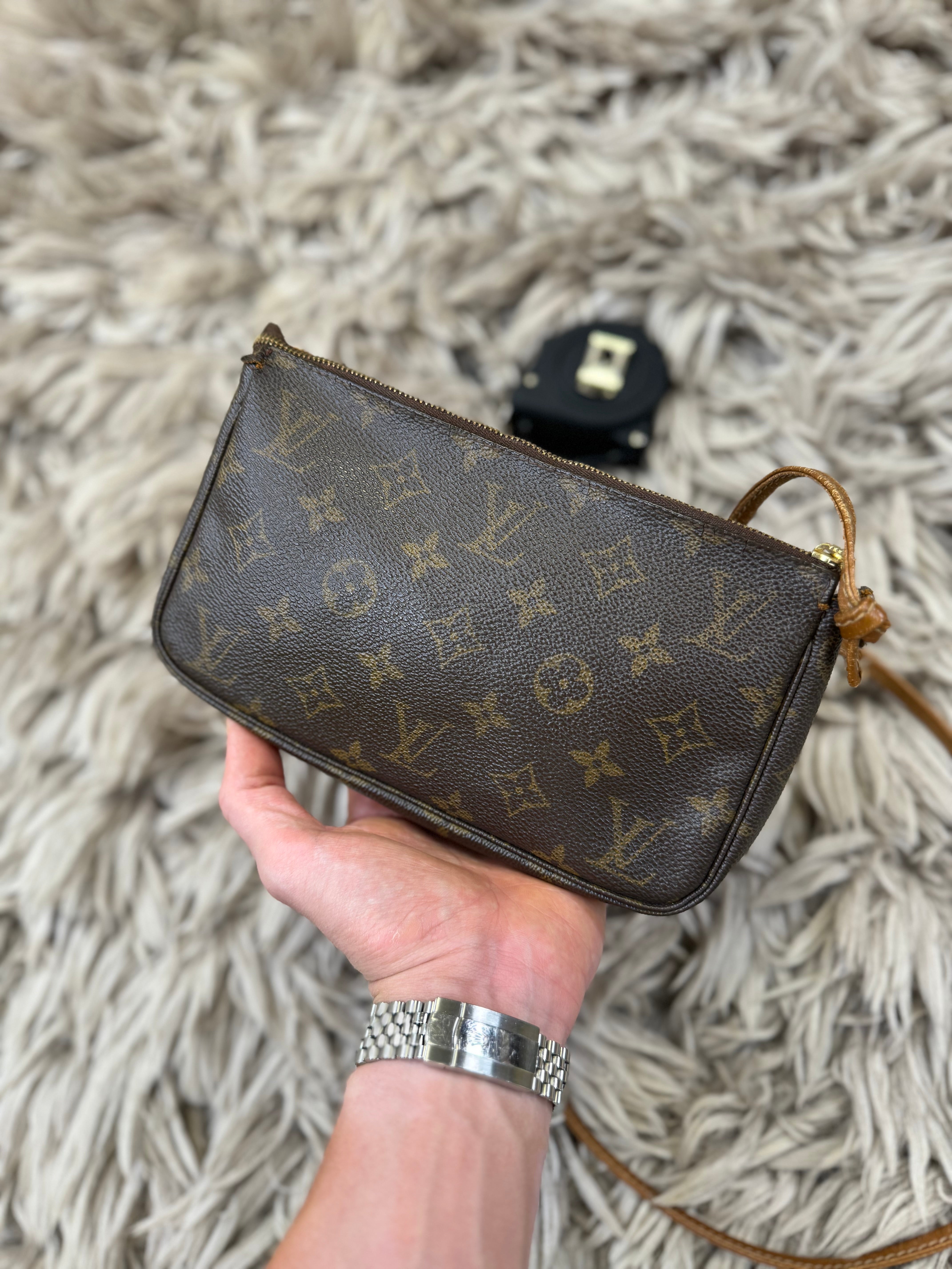 Louis Vuitton pochette