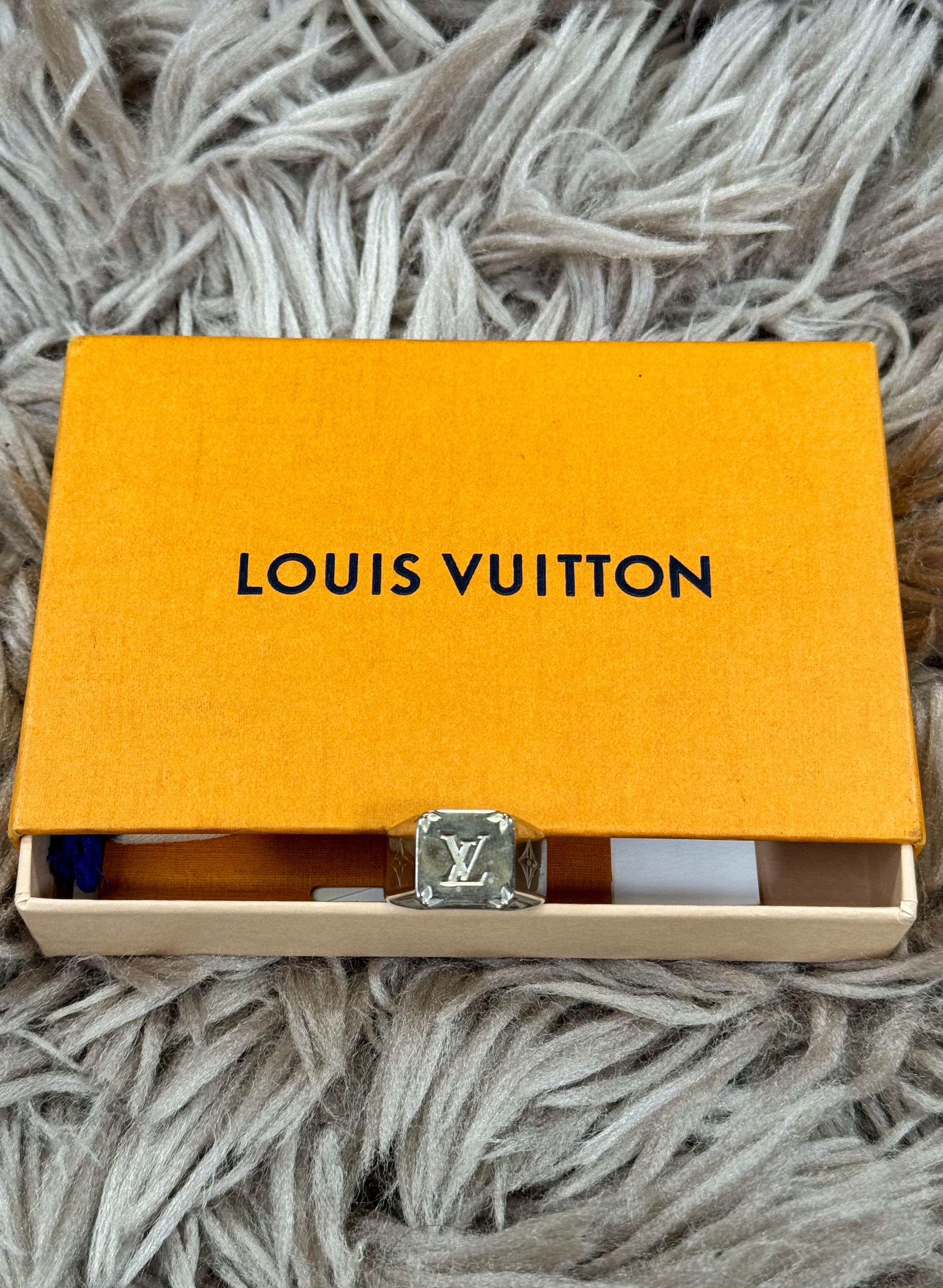 Louis Vuitton signet ring (L)