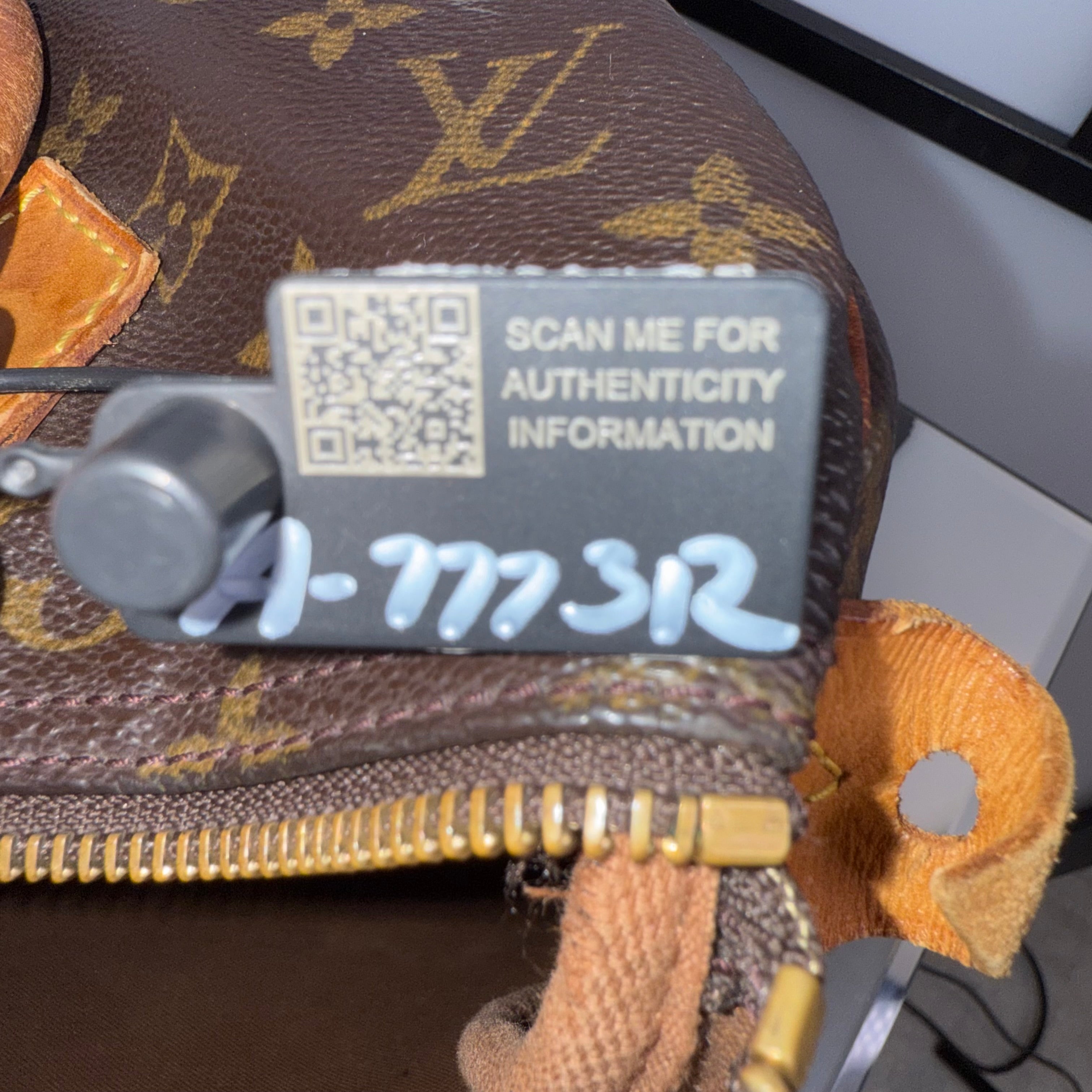 Louis Vuitton Monogram Speedy 30
