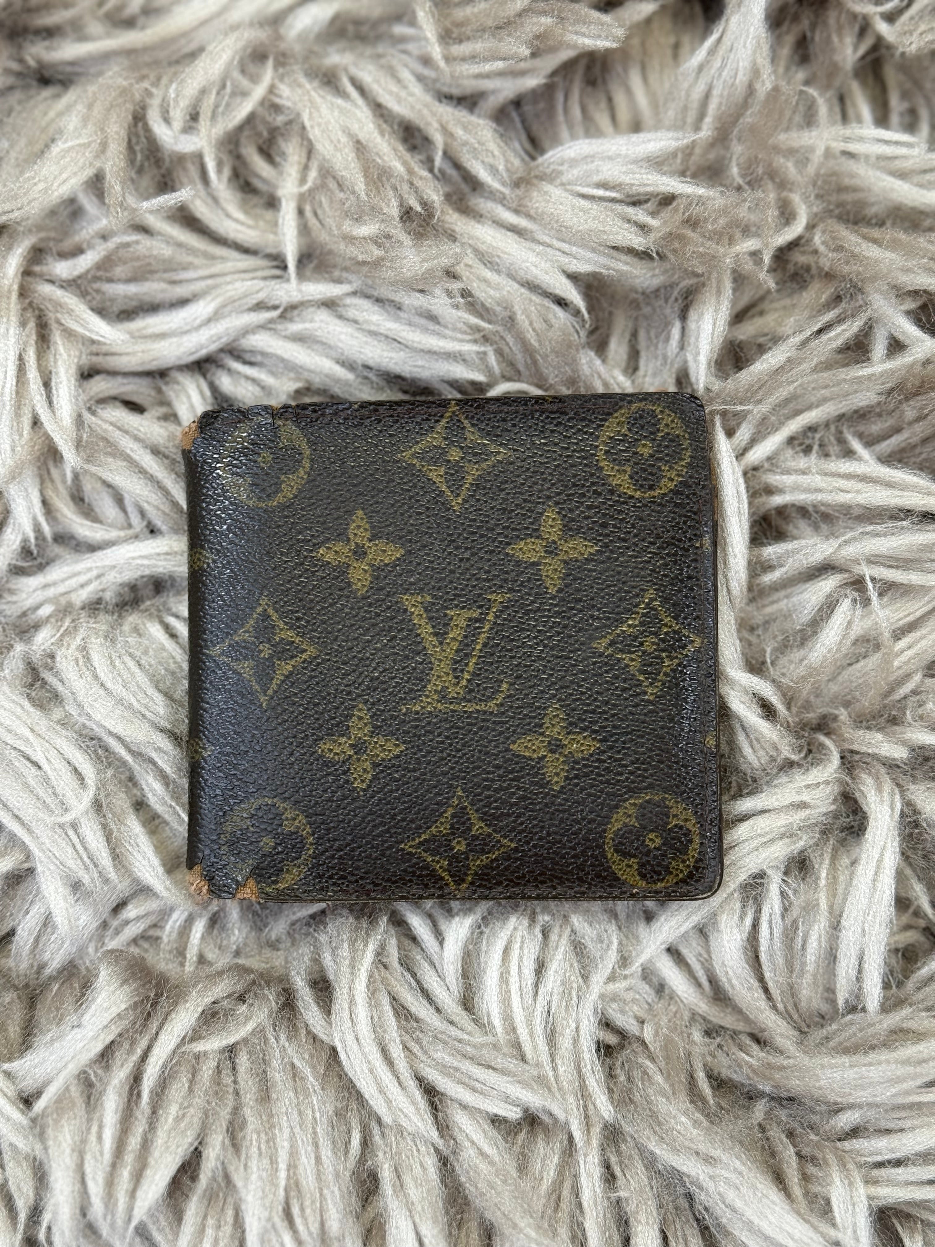 Louis Vuitton Bi-fold wallet