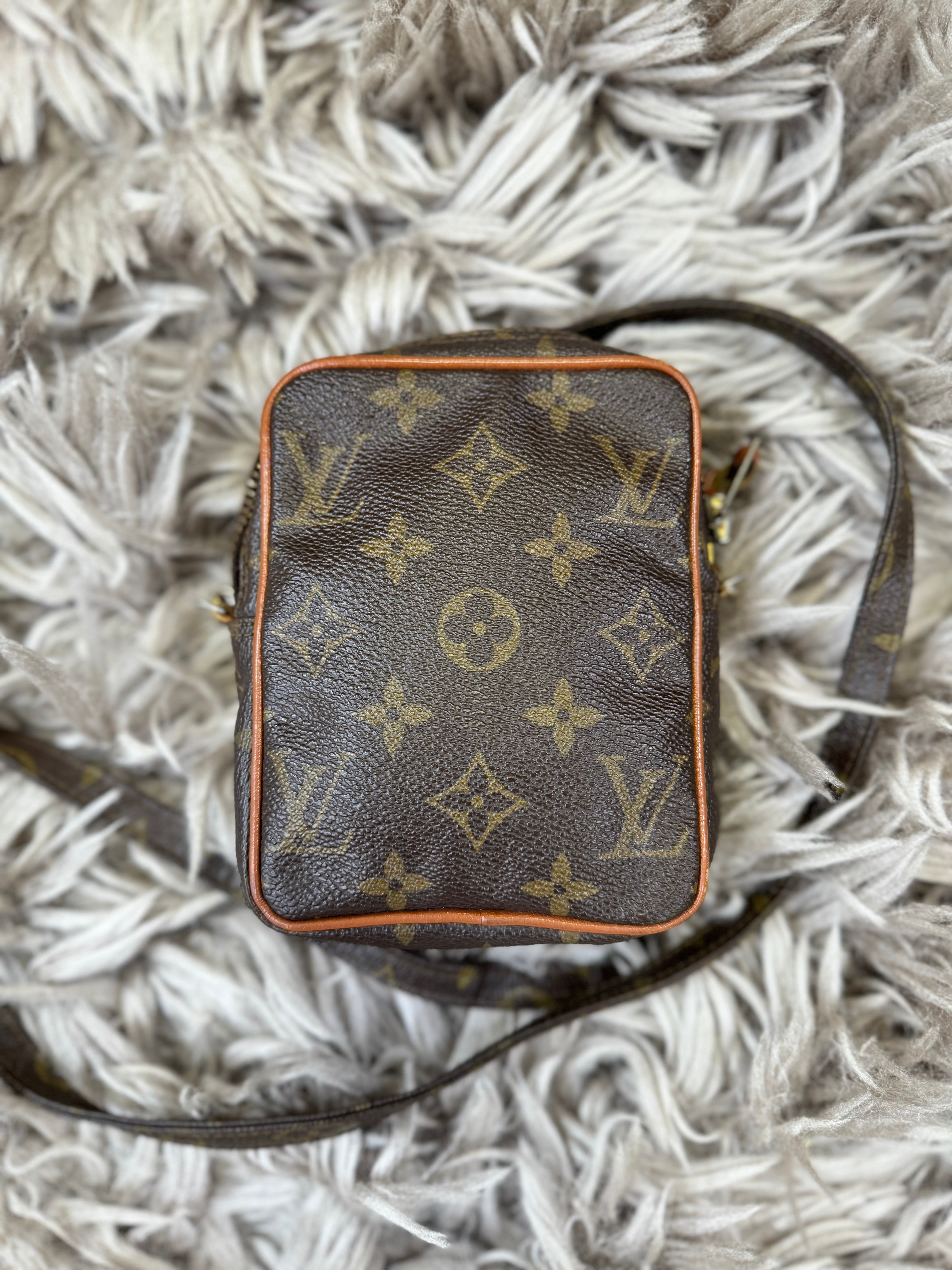 Louis Vuitton cross body bag (small)