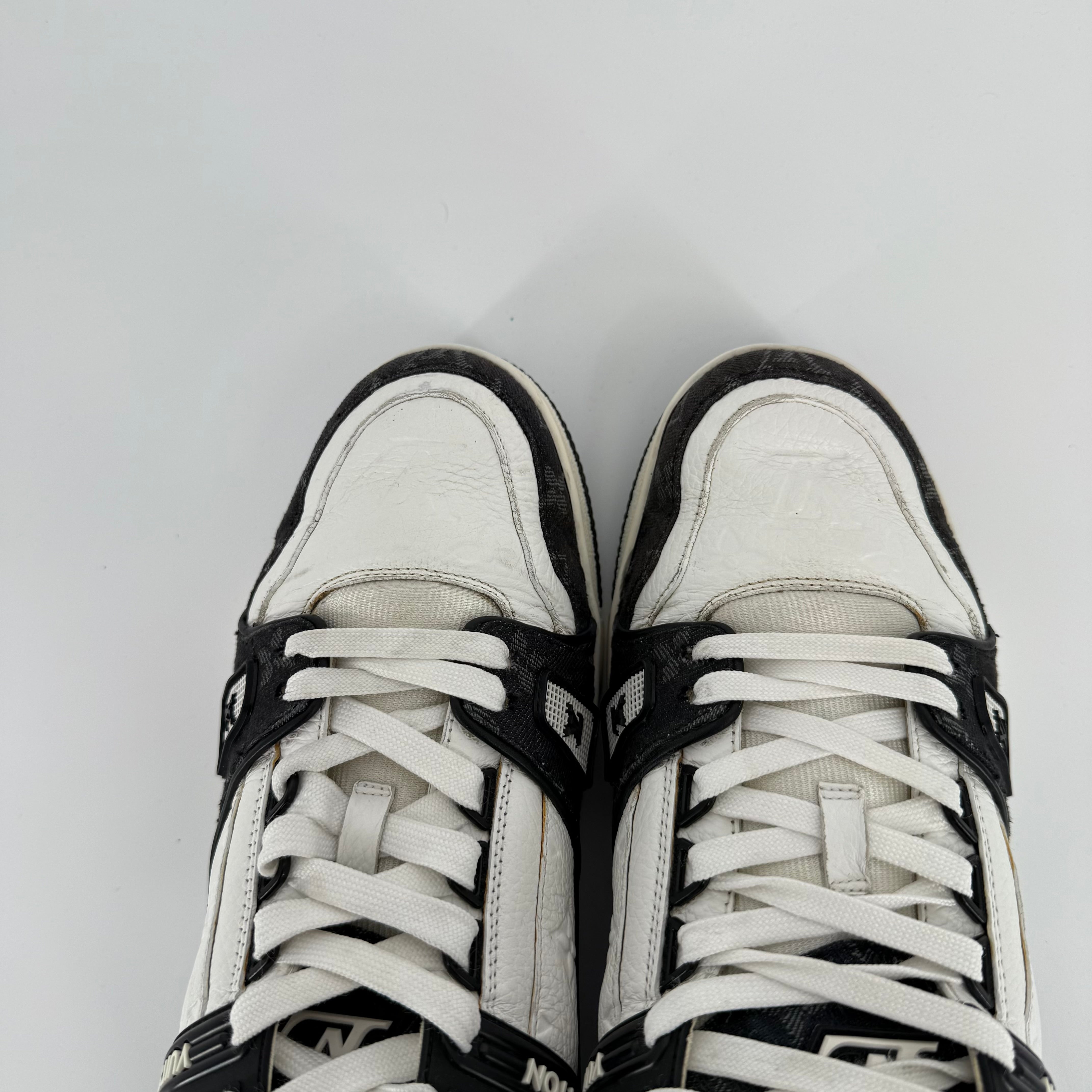 Louis Vuitton Luxury Black Trainer Size 42