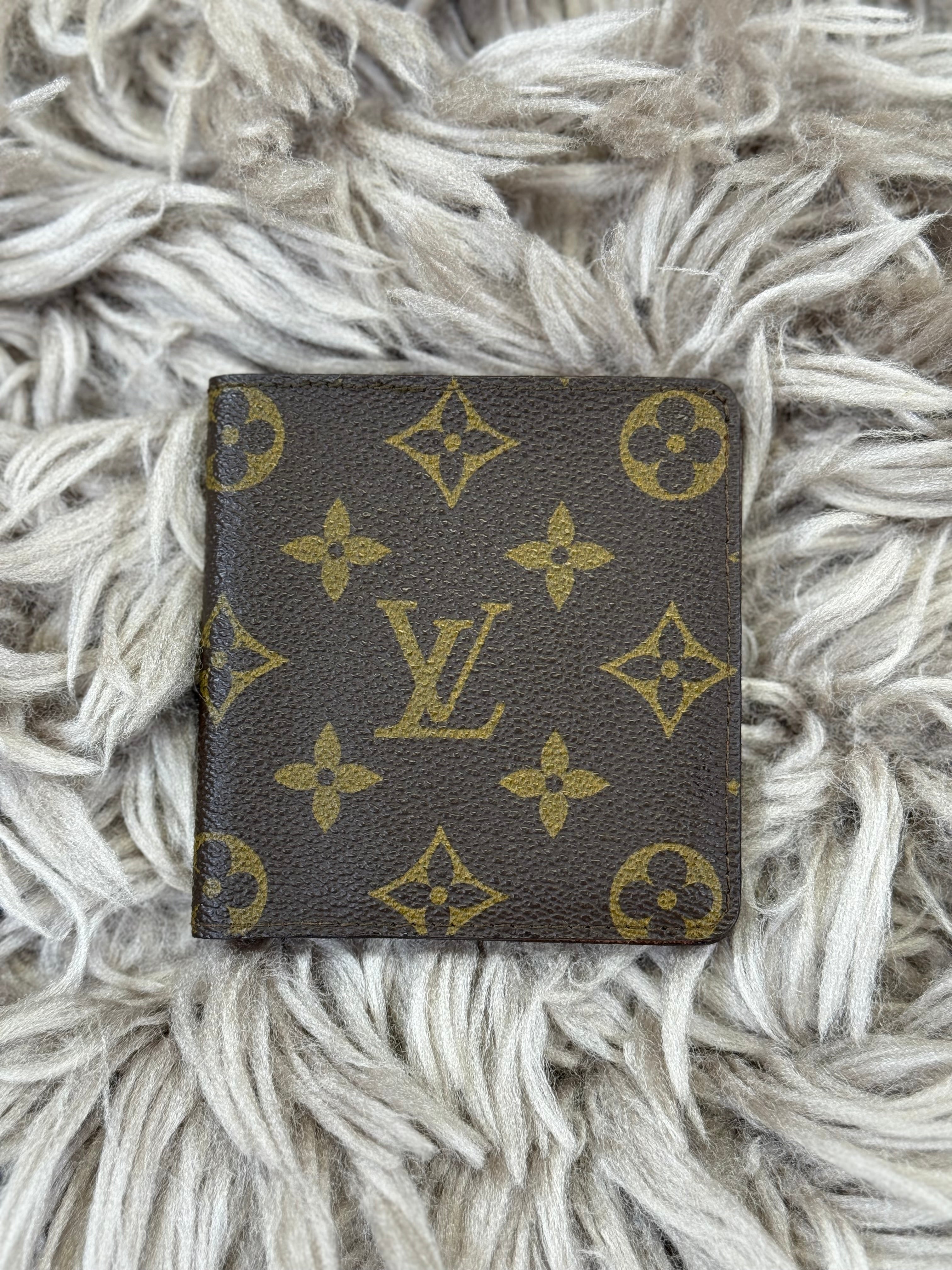 Louis Vuitton Bi-fold wallet