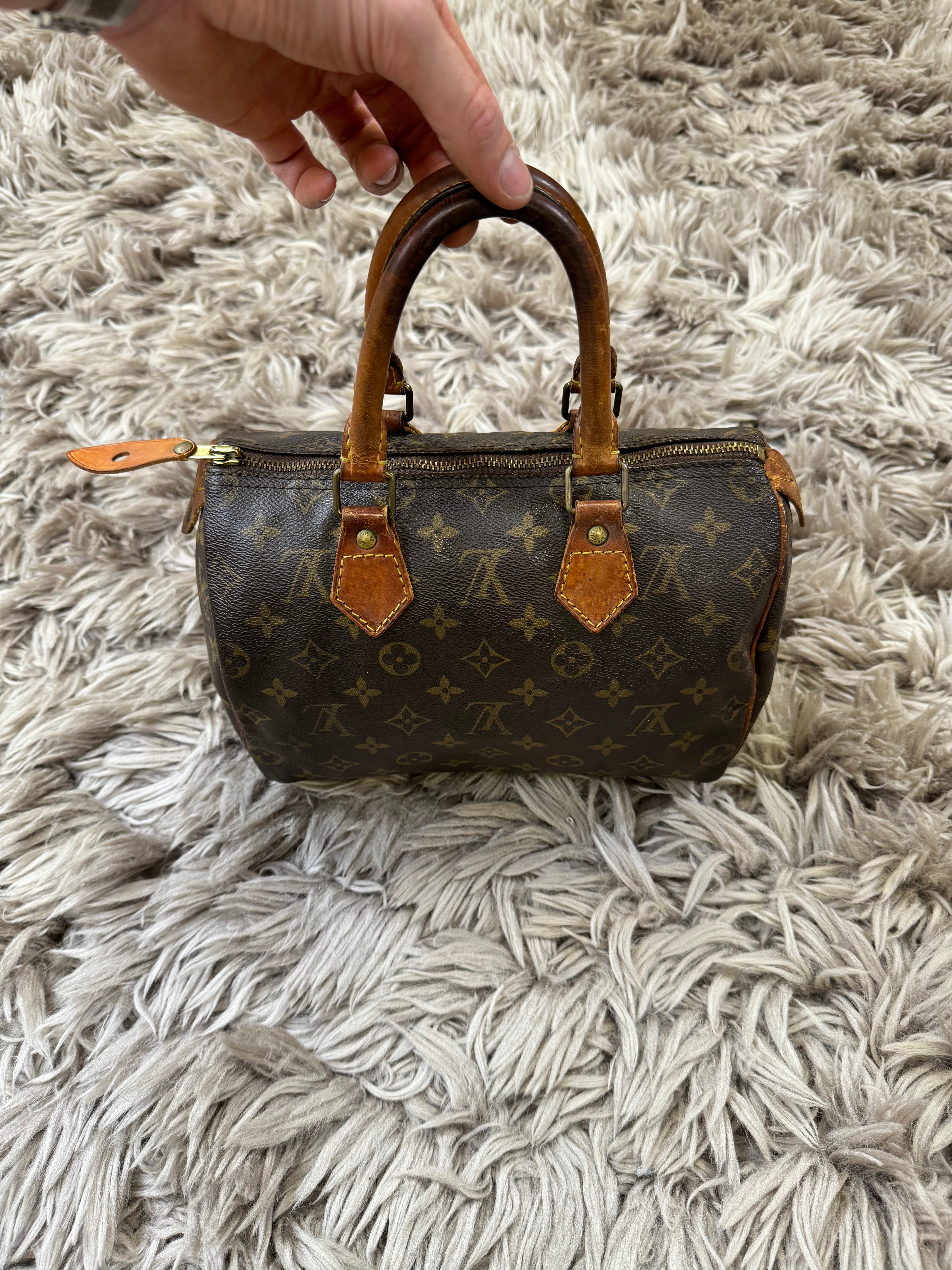 Louis Vuitton speedy 25