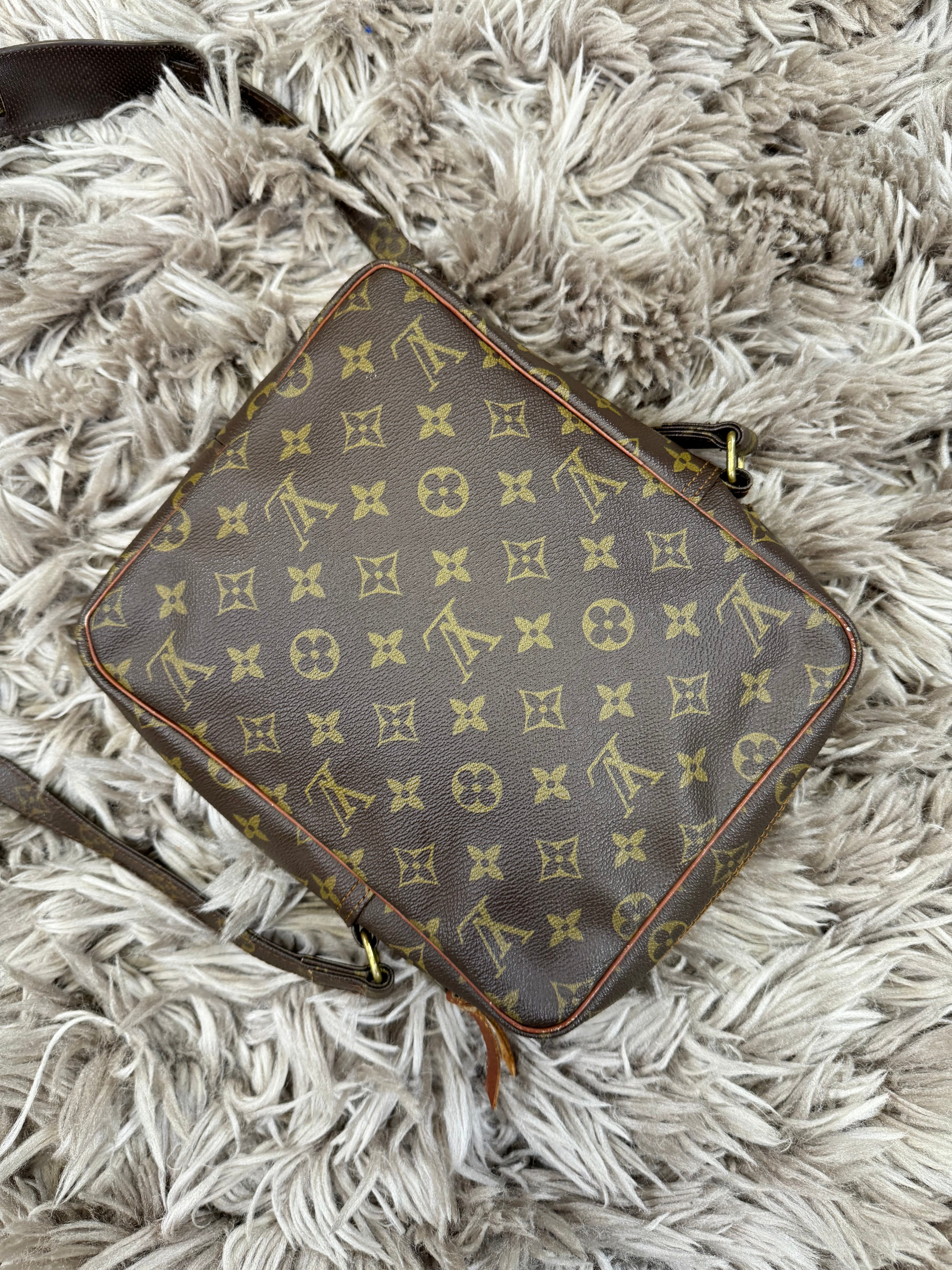 Louis Vuitton shoulder bag (medium sized)