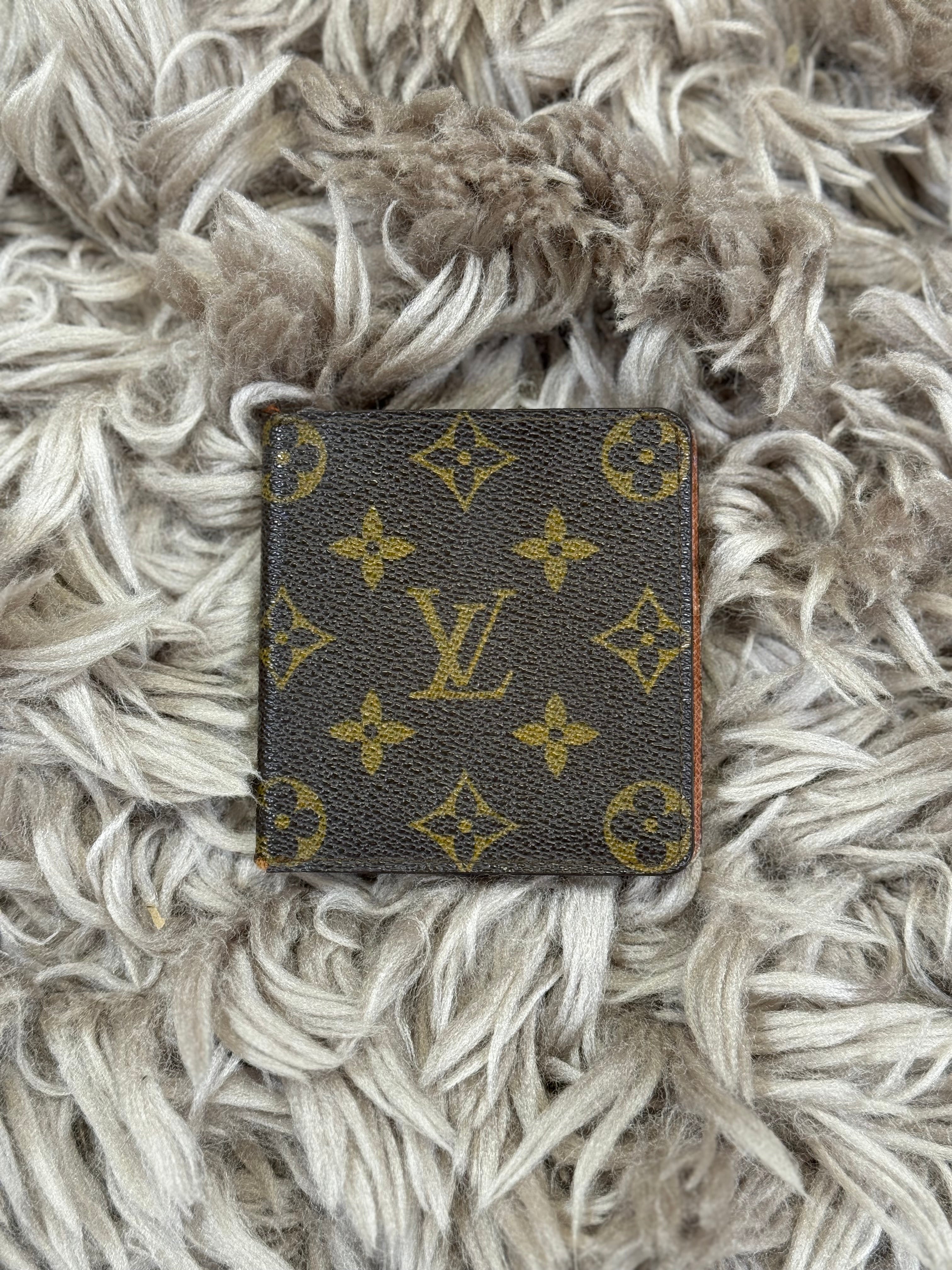 Louis Vuitton Bi-fold wallet