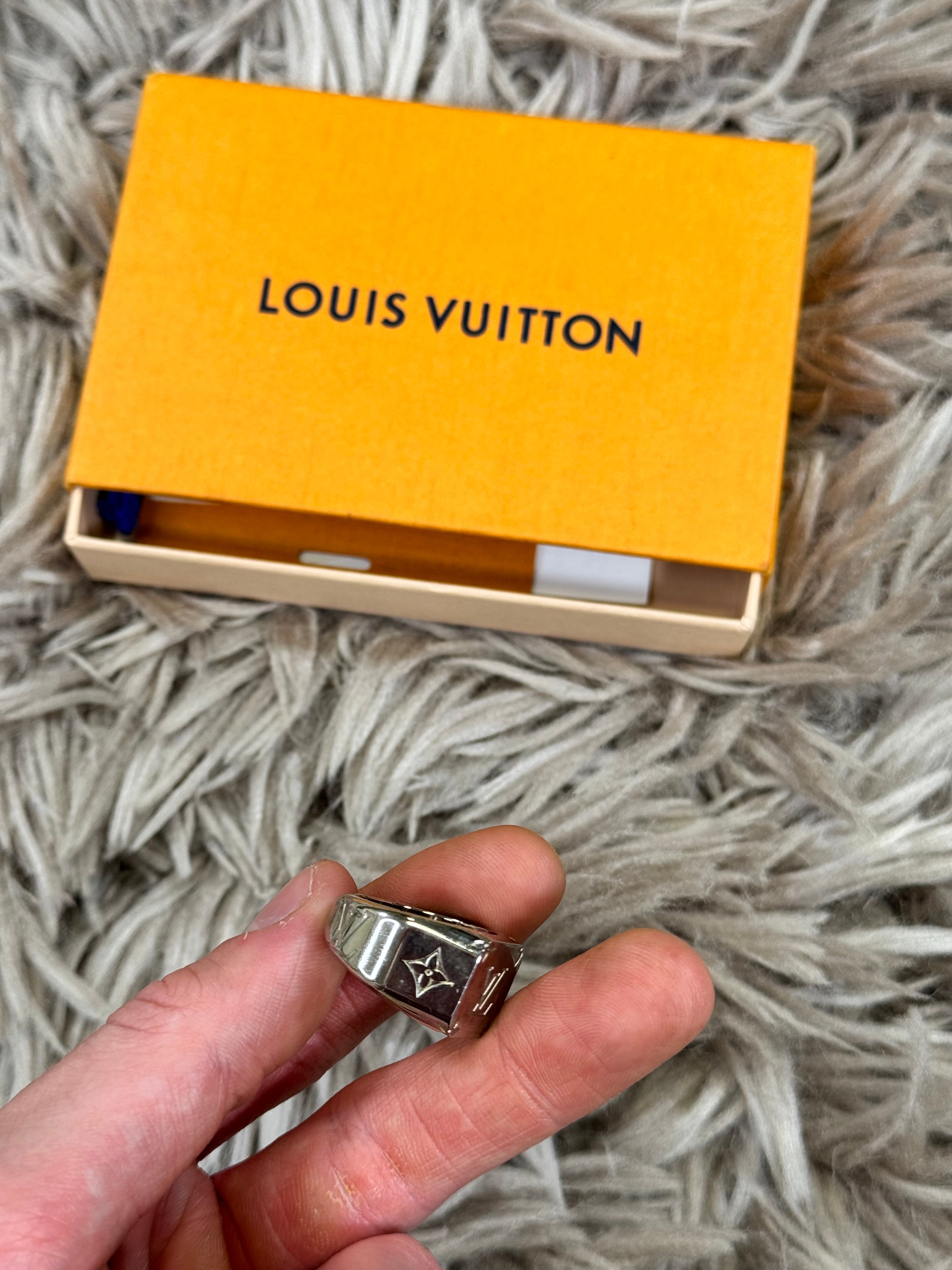 Louis Vuitton signet ring (L)