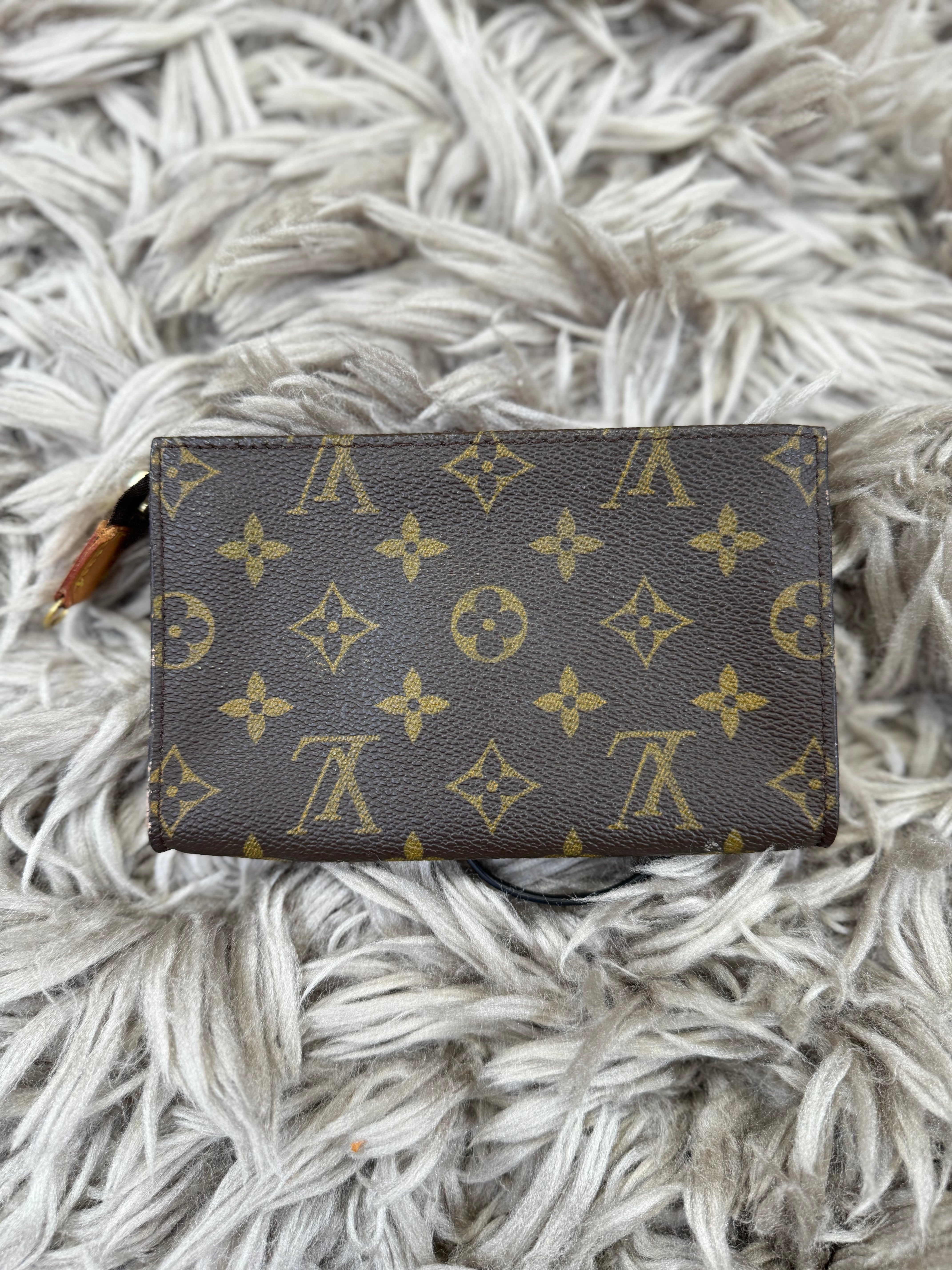 Louis Vuitton toiletry 15