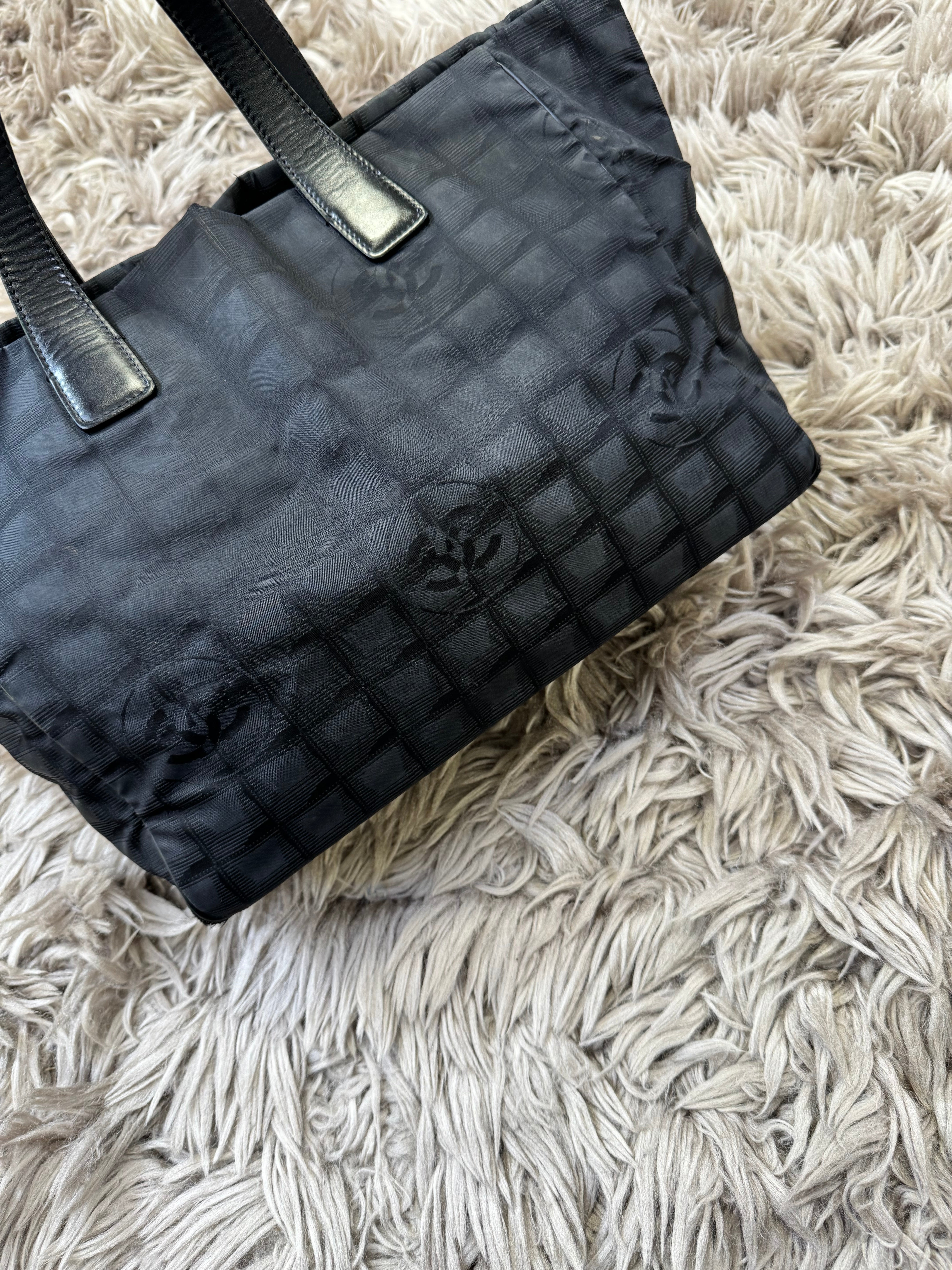 CHANEL Tote