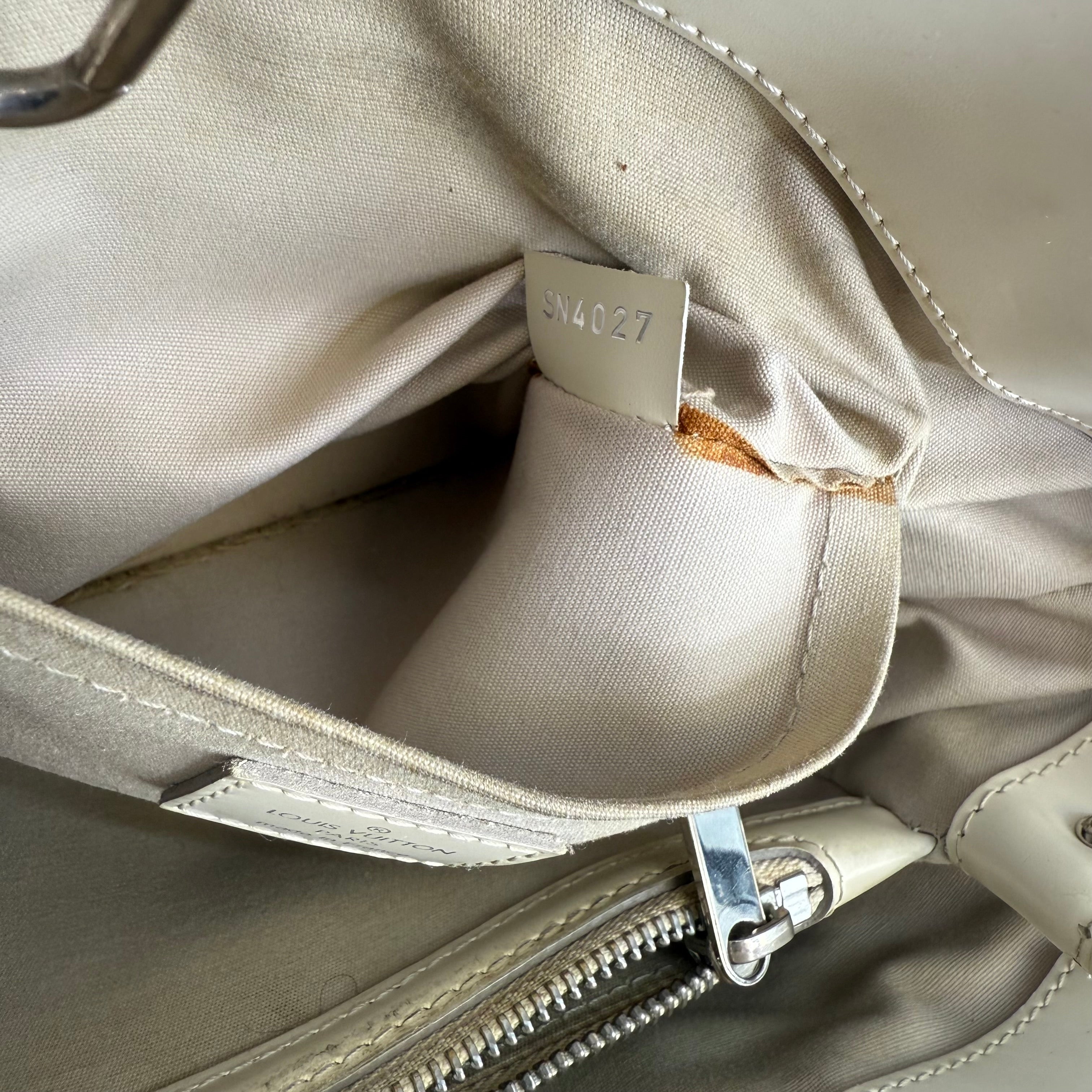 Louis Vuitton Epi White Passy GM Handbag