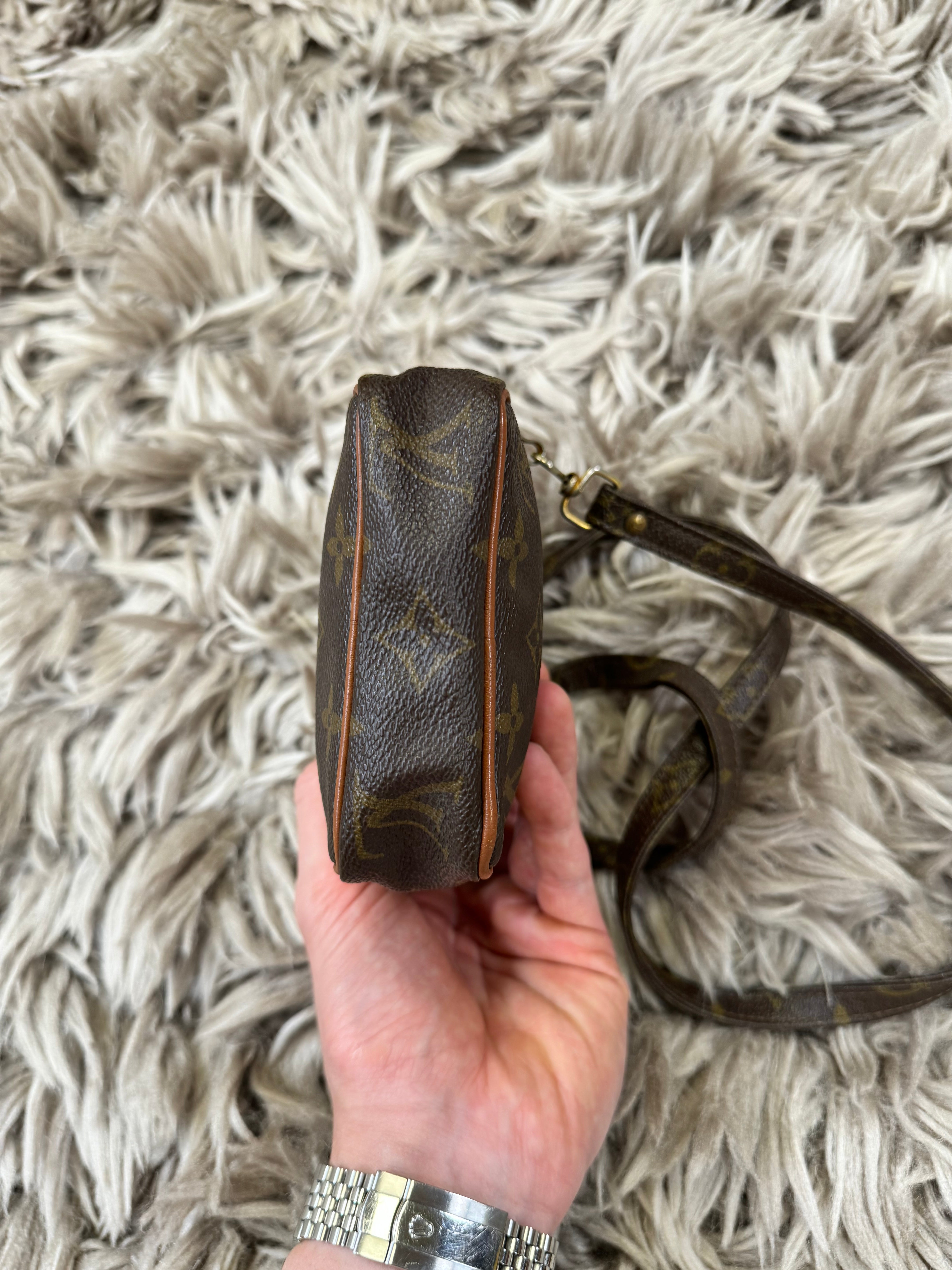 Louis Vuitton cross body bag (small)