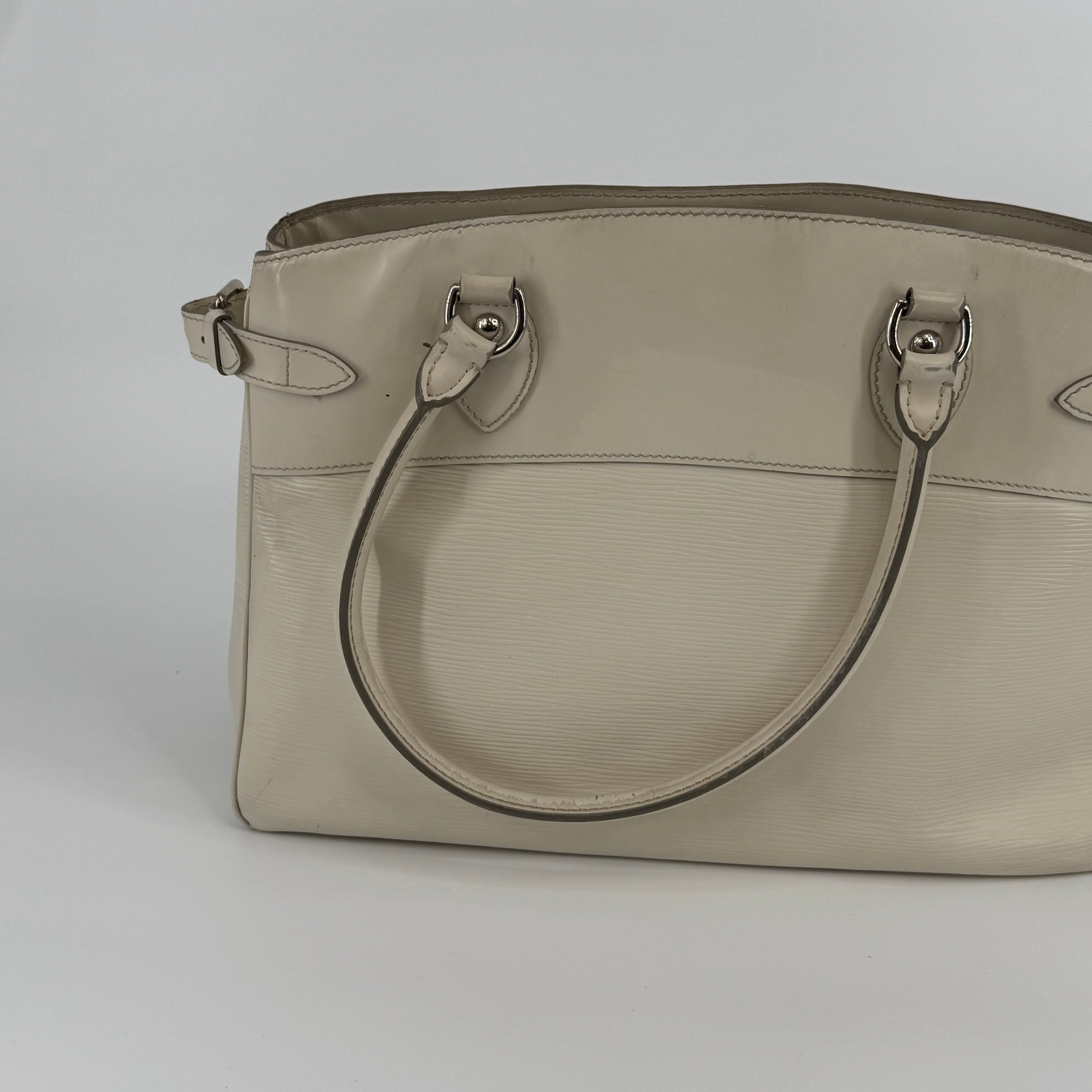 Louis Vuitton Epi White Passy GM Handbag