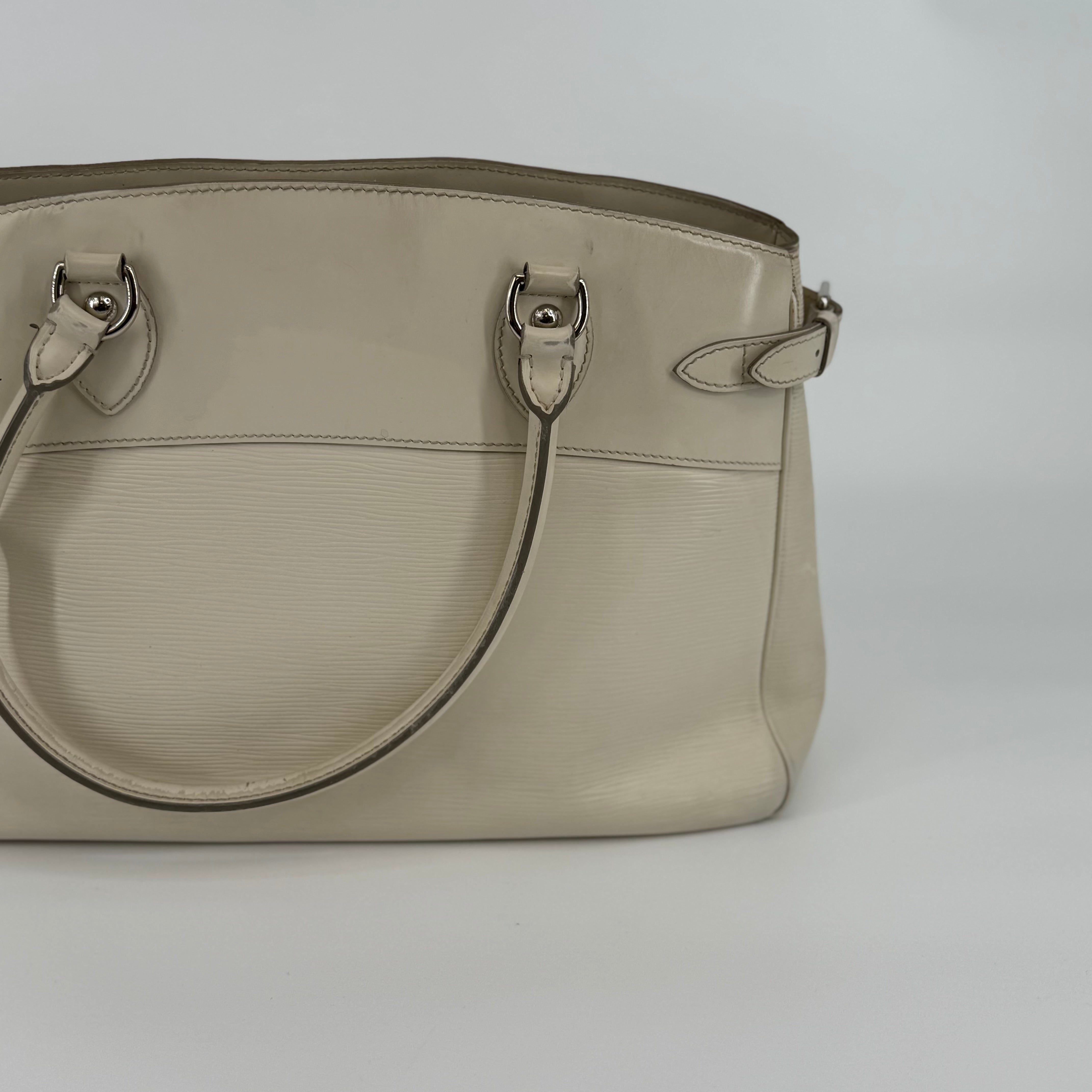 Louis Vuitton Epi White Passy GM Handbag