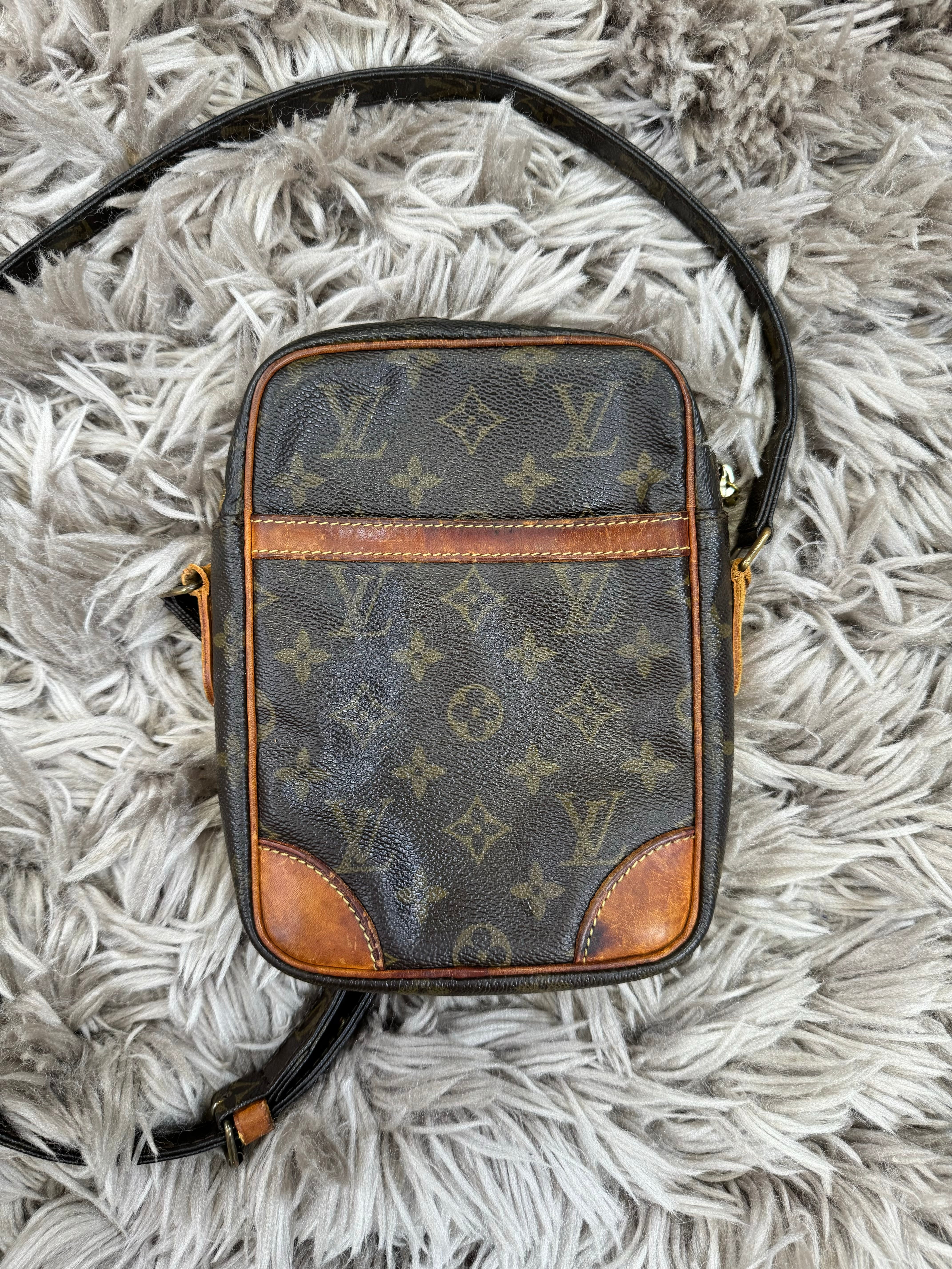 Louis Vuitton shoulder bag (small sized)