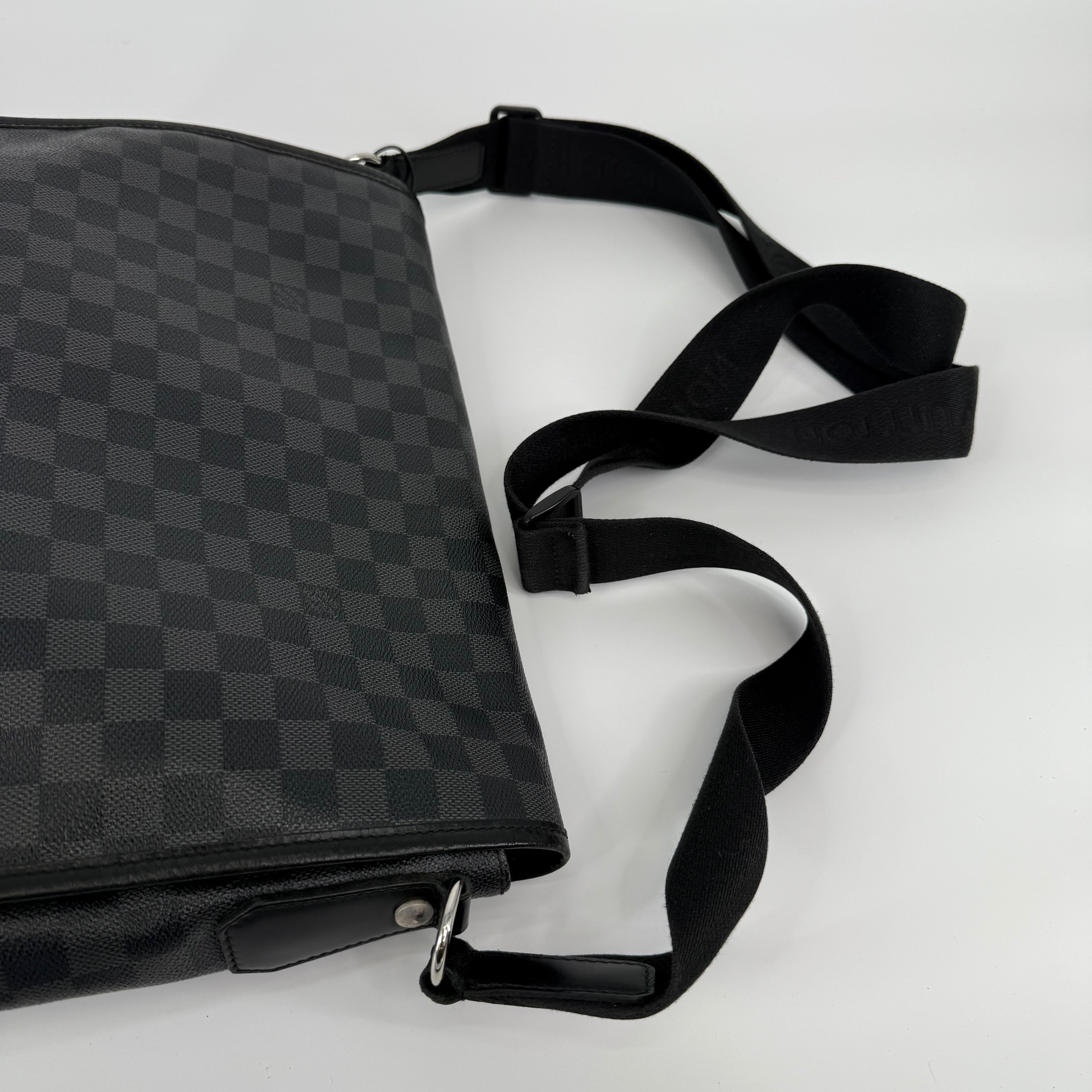 Louis Vuitton Damier Graphite Messenger Bag