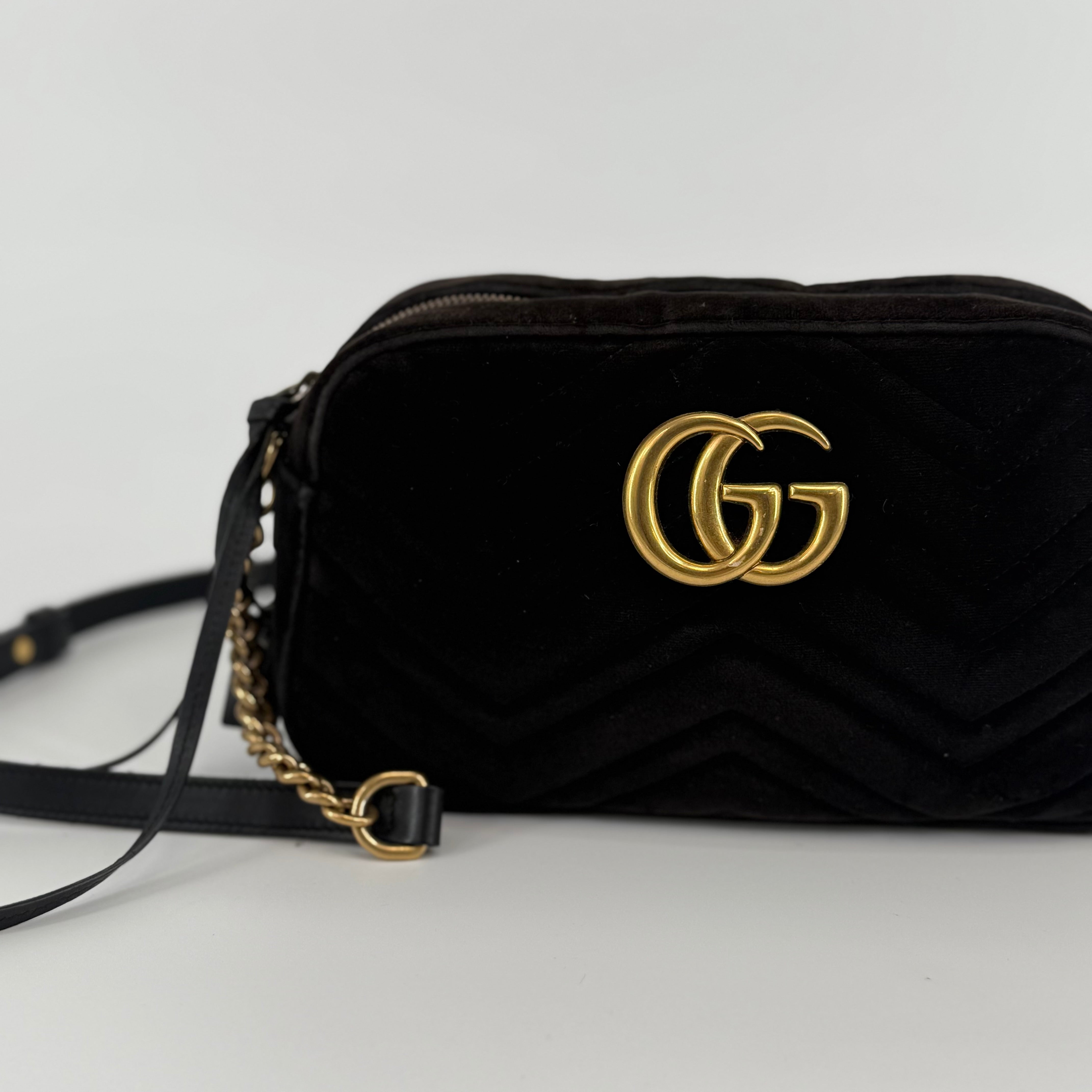 GUCCI Black Marmont Velvet Shoulder Handbag