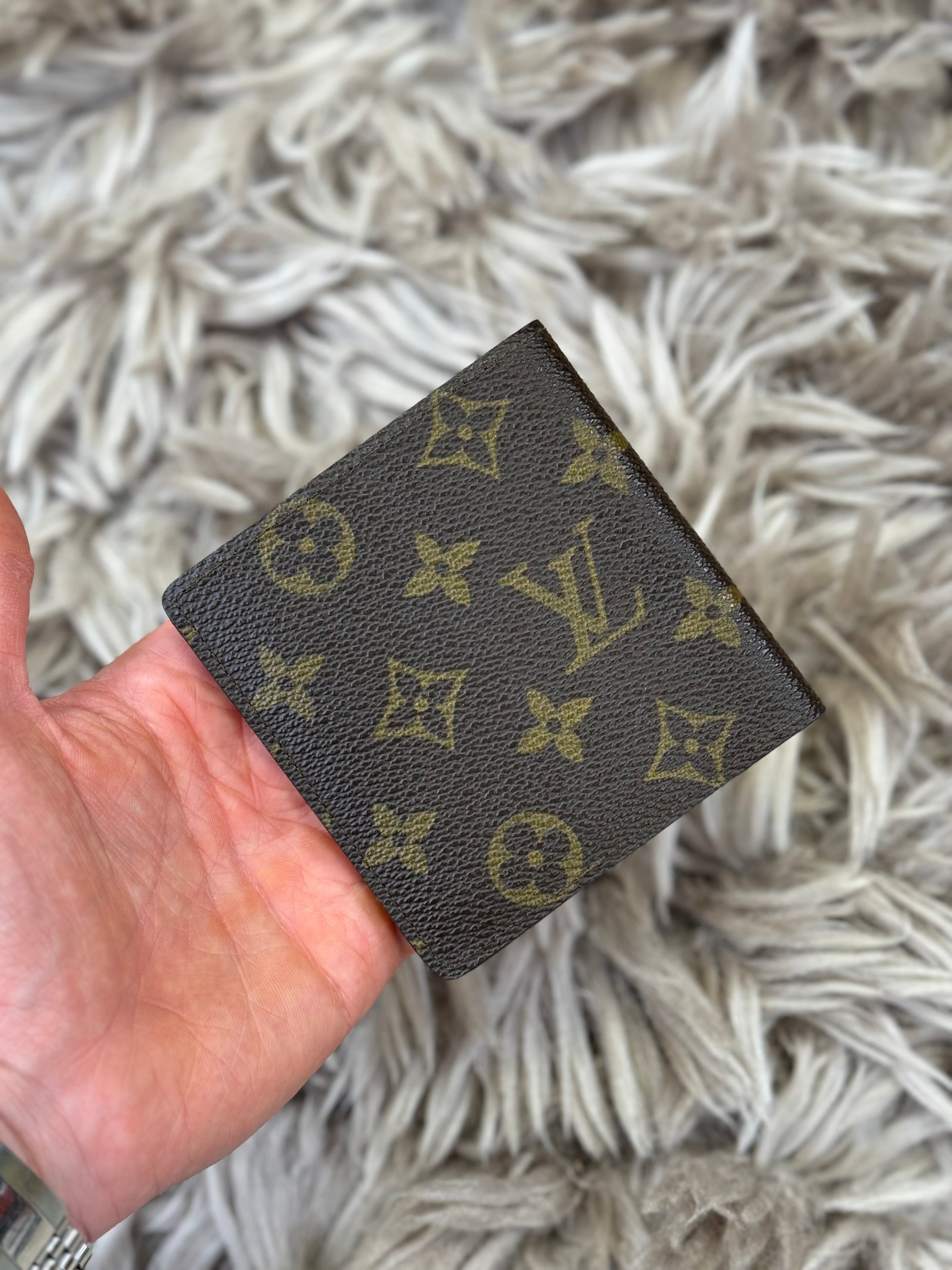 Louis Vuitton Bi-fold wallet