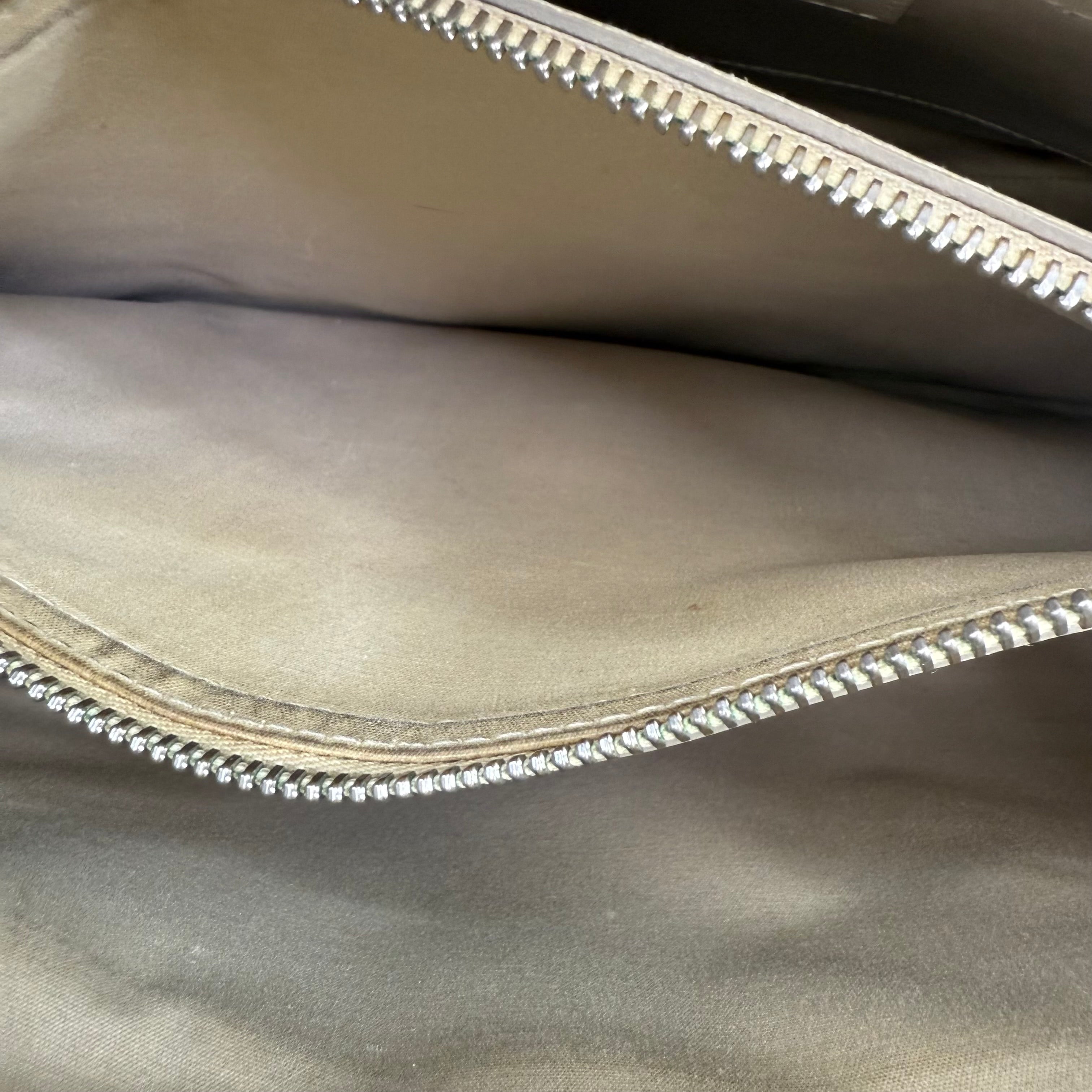 Louis Vuitton Epi White Passy GM Handbag