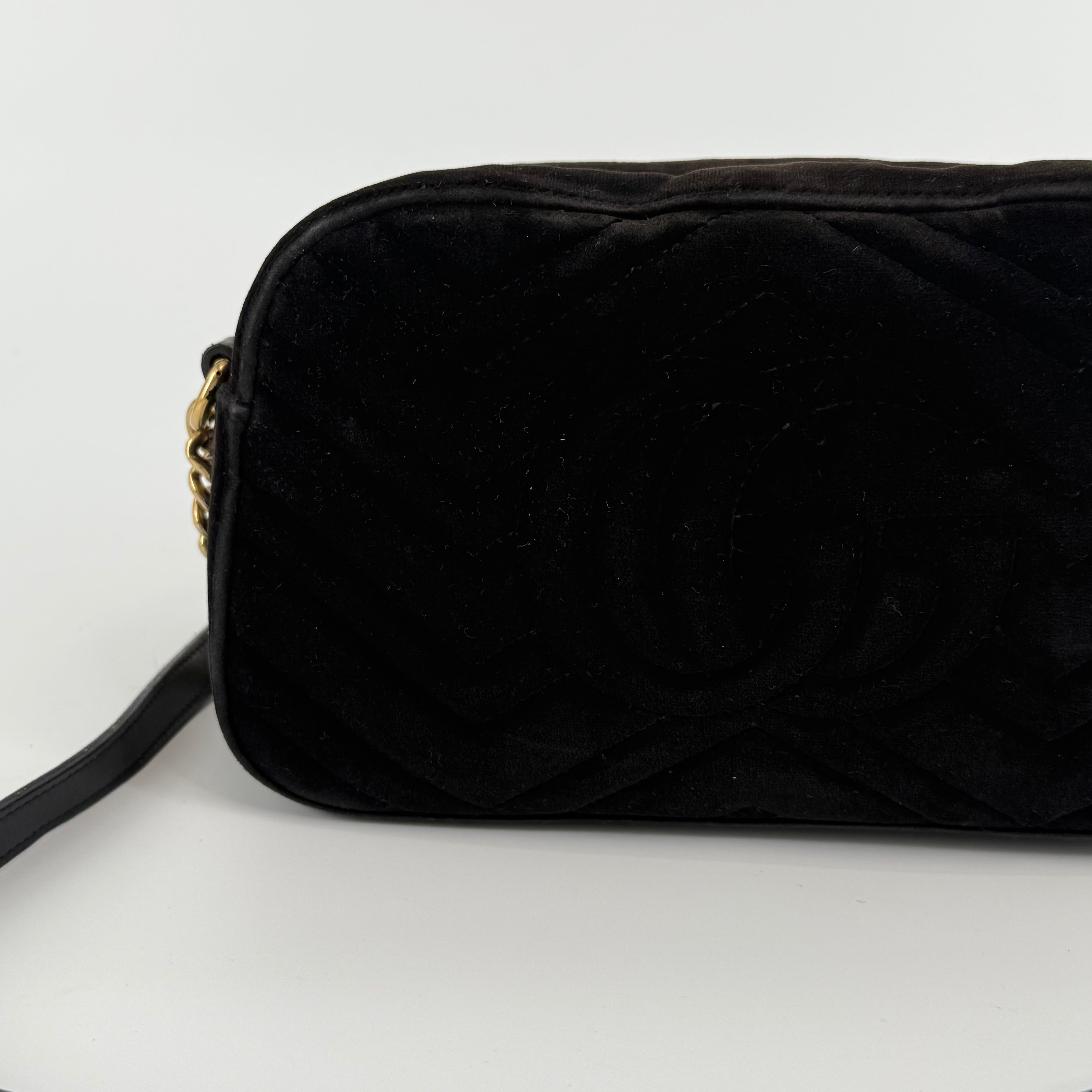 GUCCI Black Marmont Velvet Shoulder Handbag