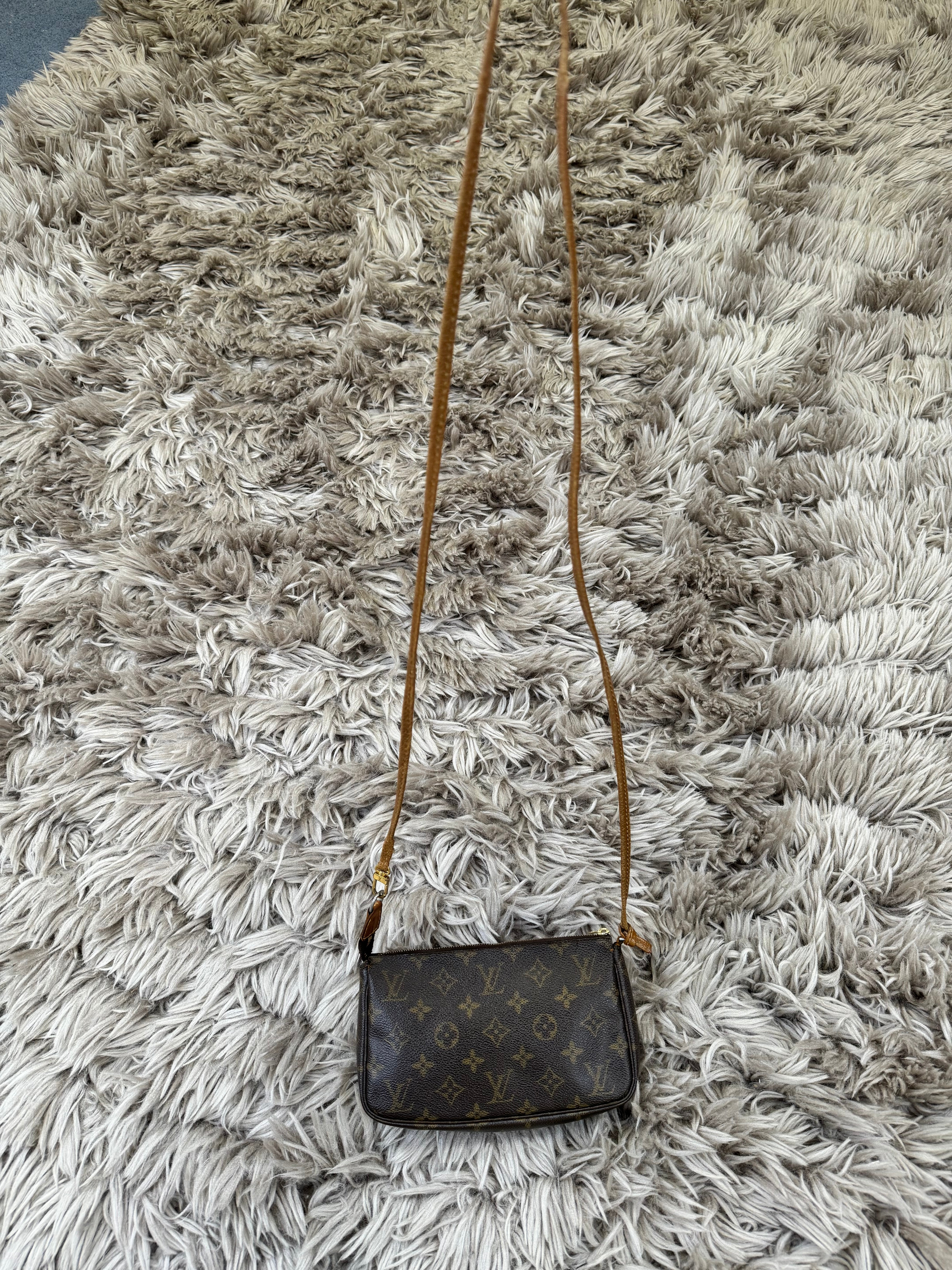 Louis Vuitton pochette