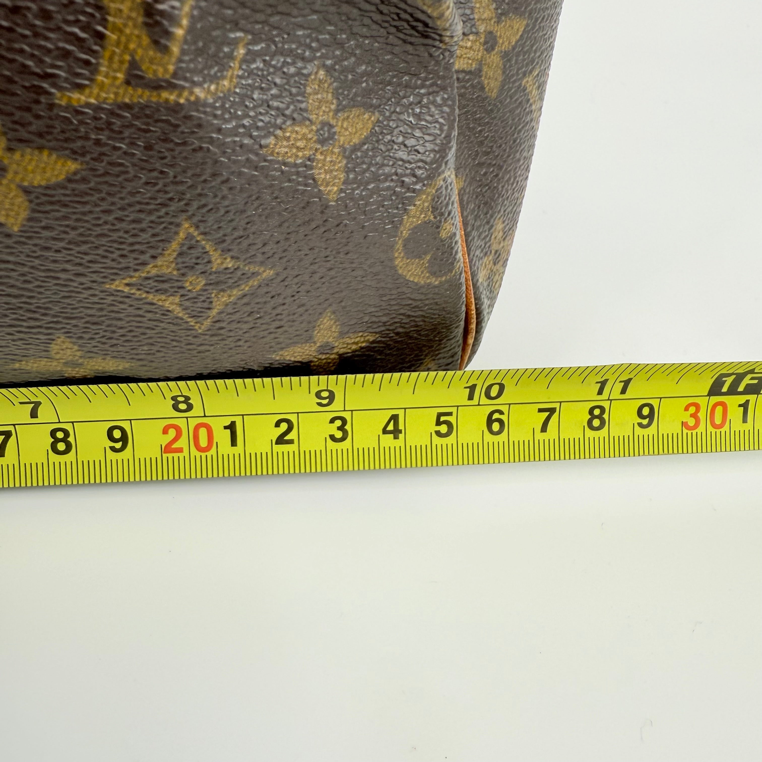 Louis Vuitton Monogram Speedy 25