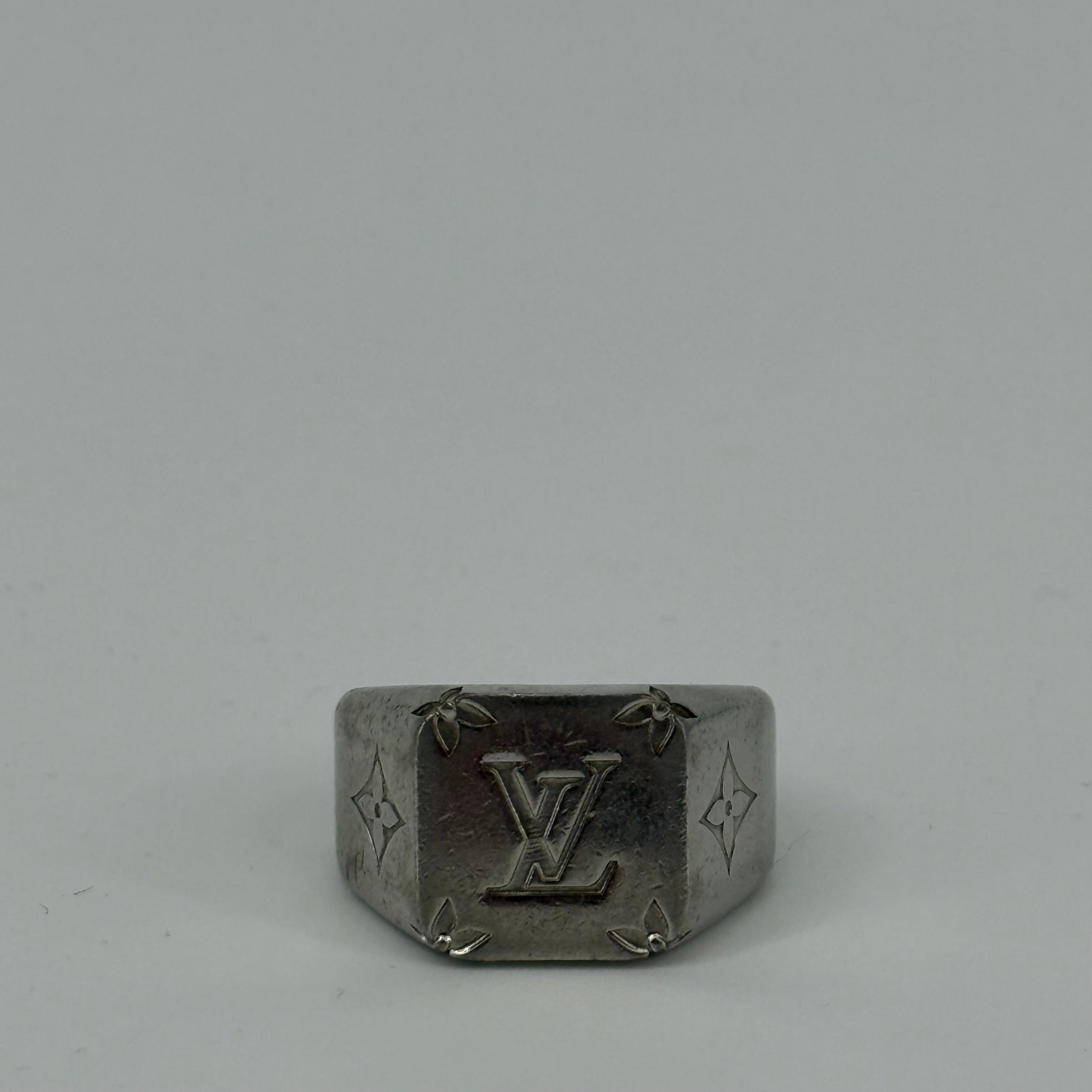 Louis Vuitton Monogram Signet Ring Size 9S/19-59