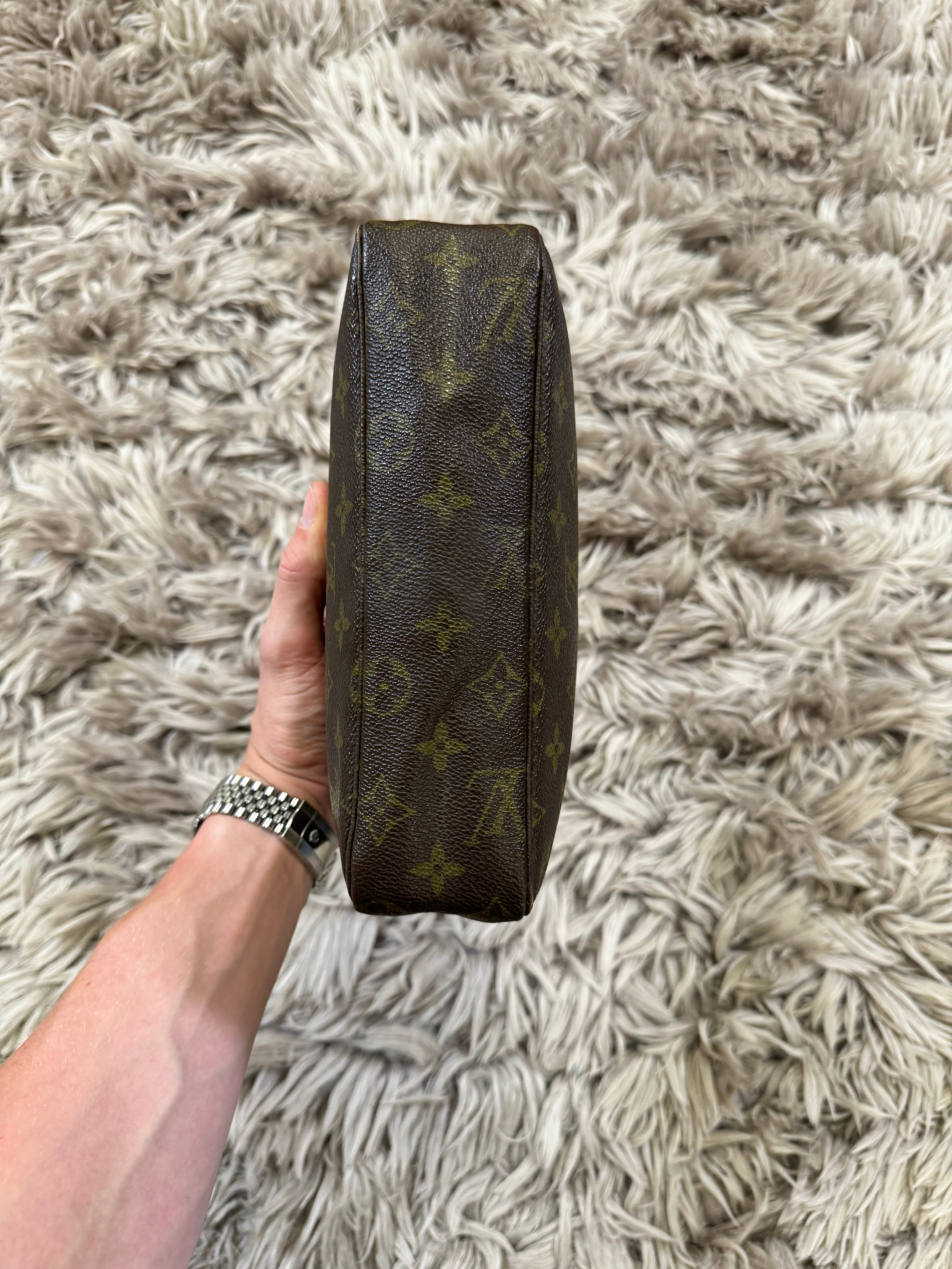 Louis Vuitton wash bag (medium)