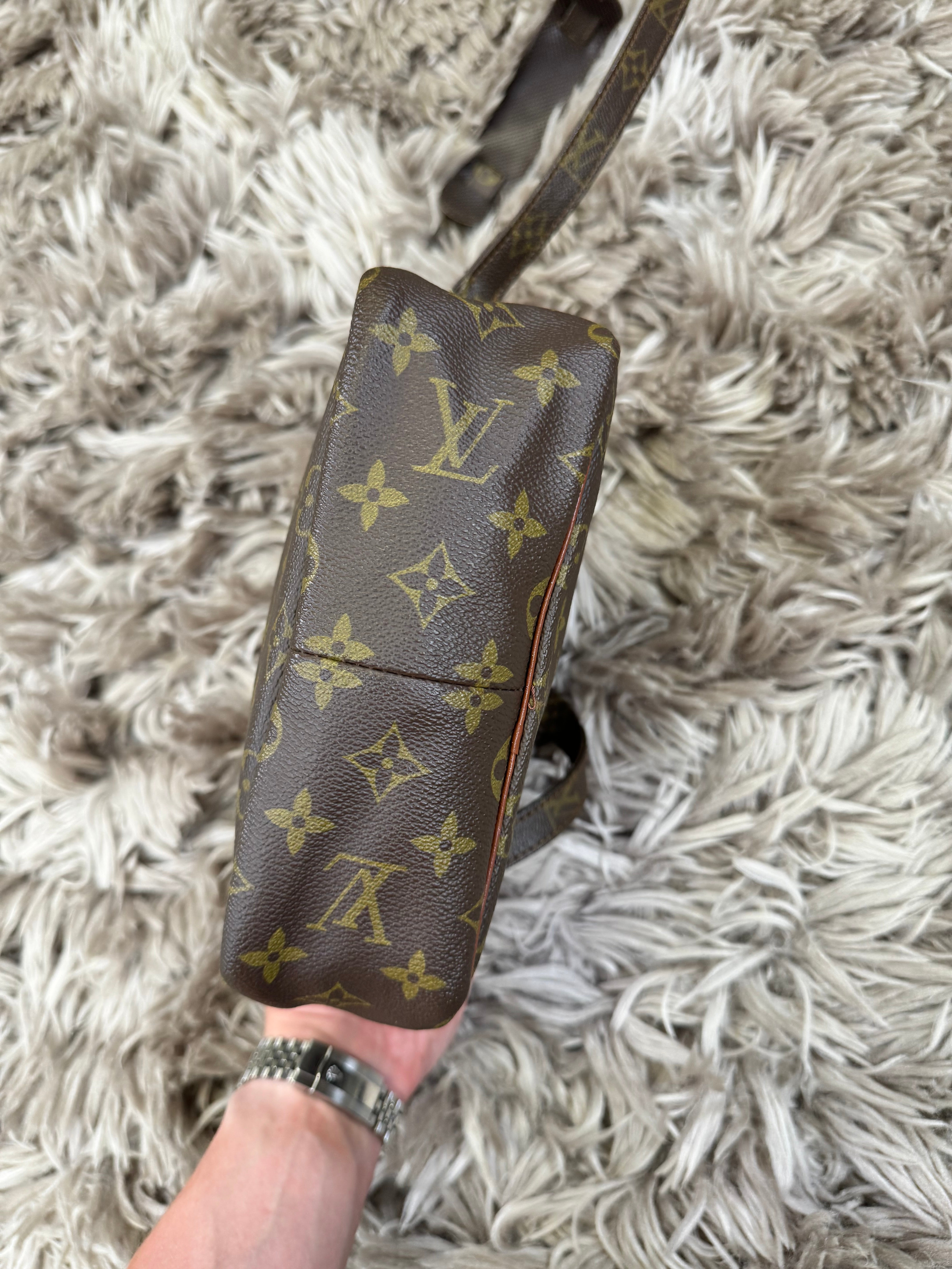 Louis Vuitton shoulder bag (medium sized)