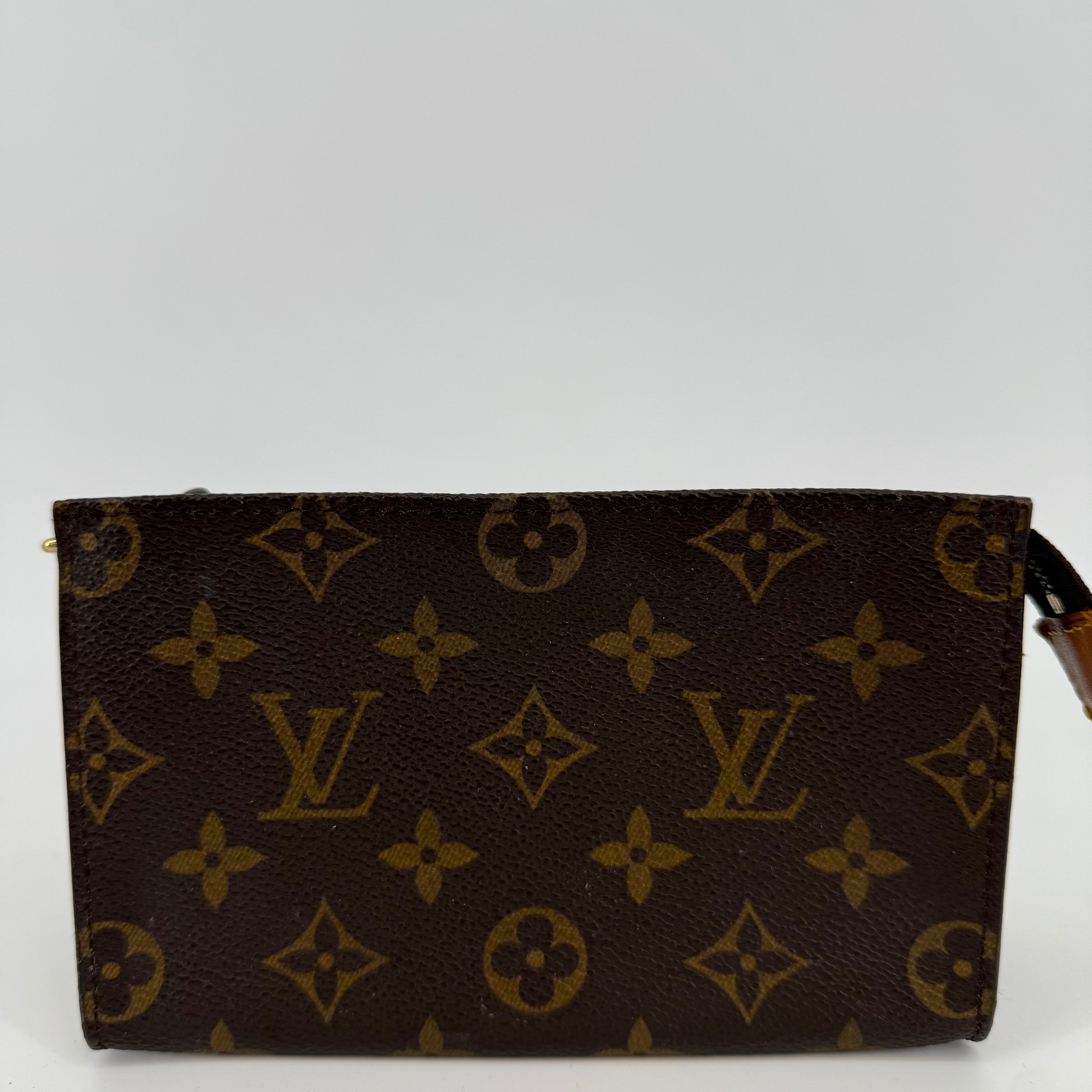 Louis Vuitton Monogram Cosmetic 16 Pouch (879912)