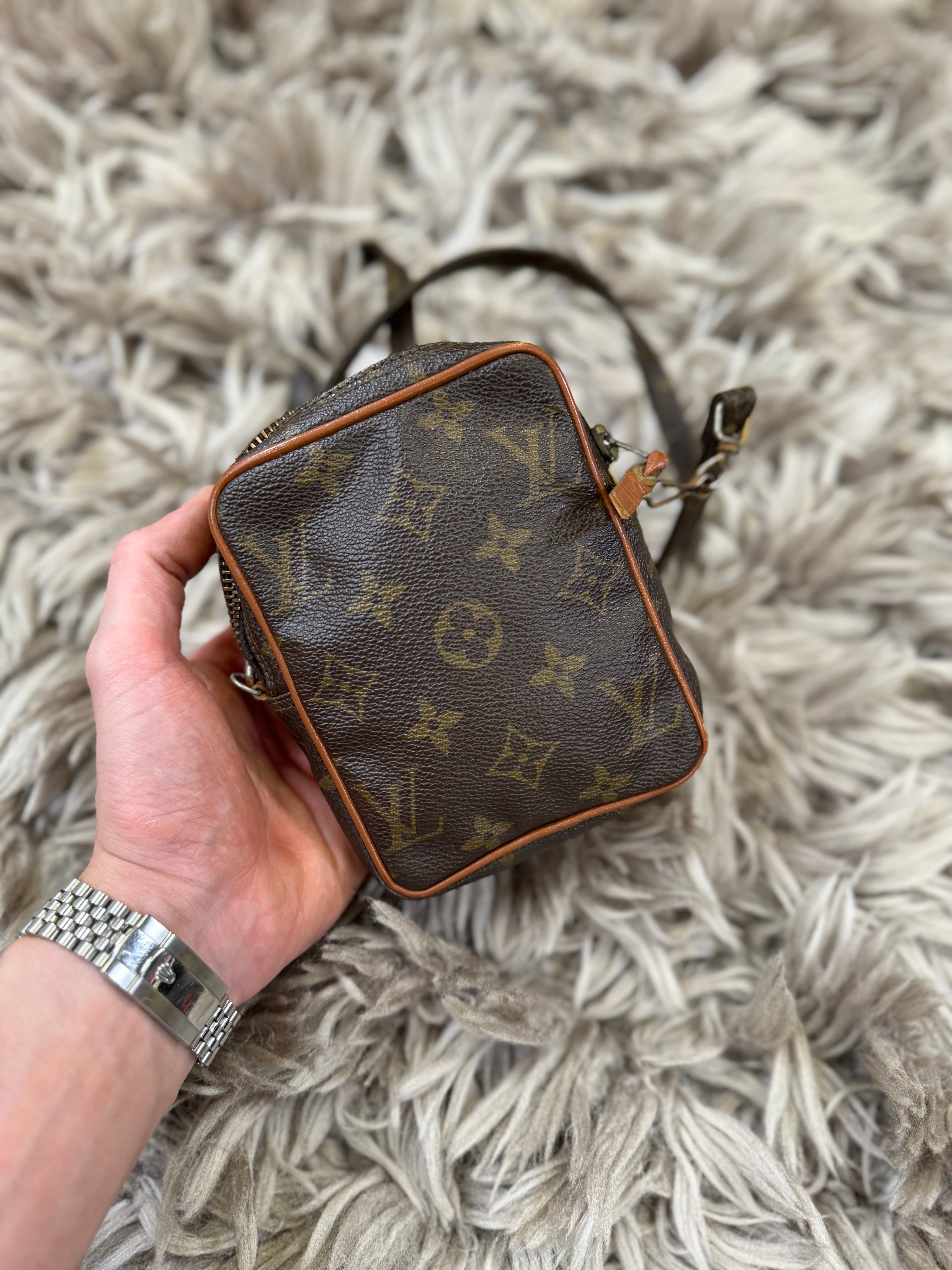 Louis Vuitton cross body bag (small)