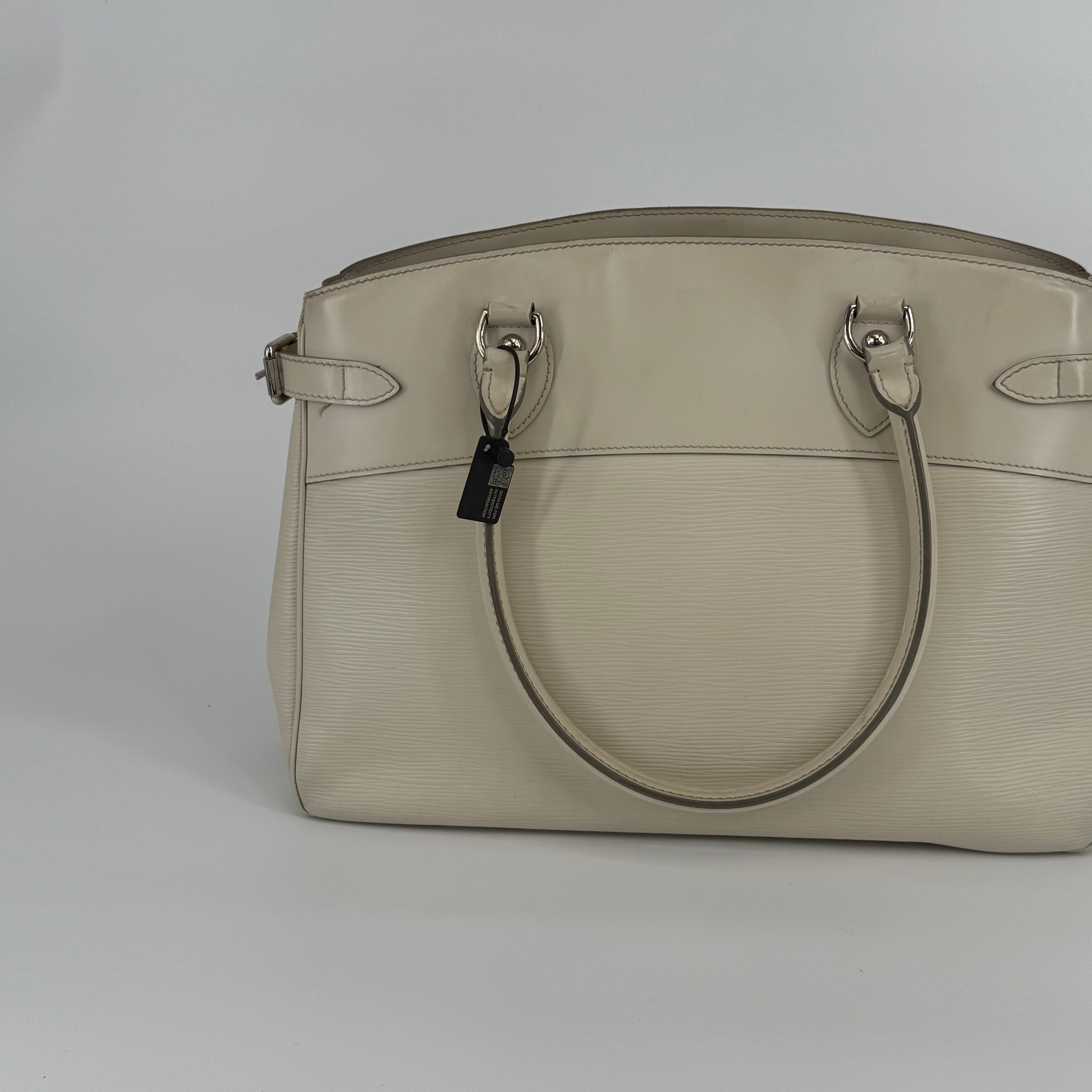Louis Vuitton Epi White Passy GM Handbag
