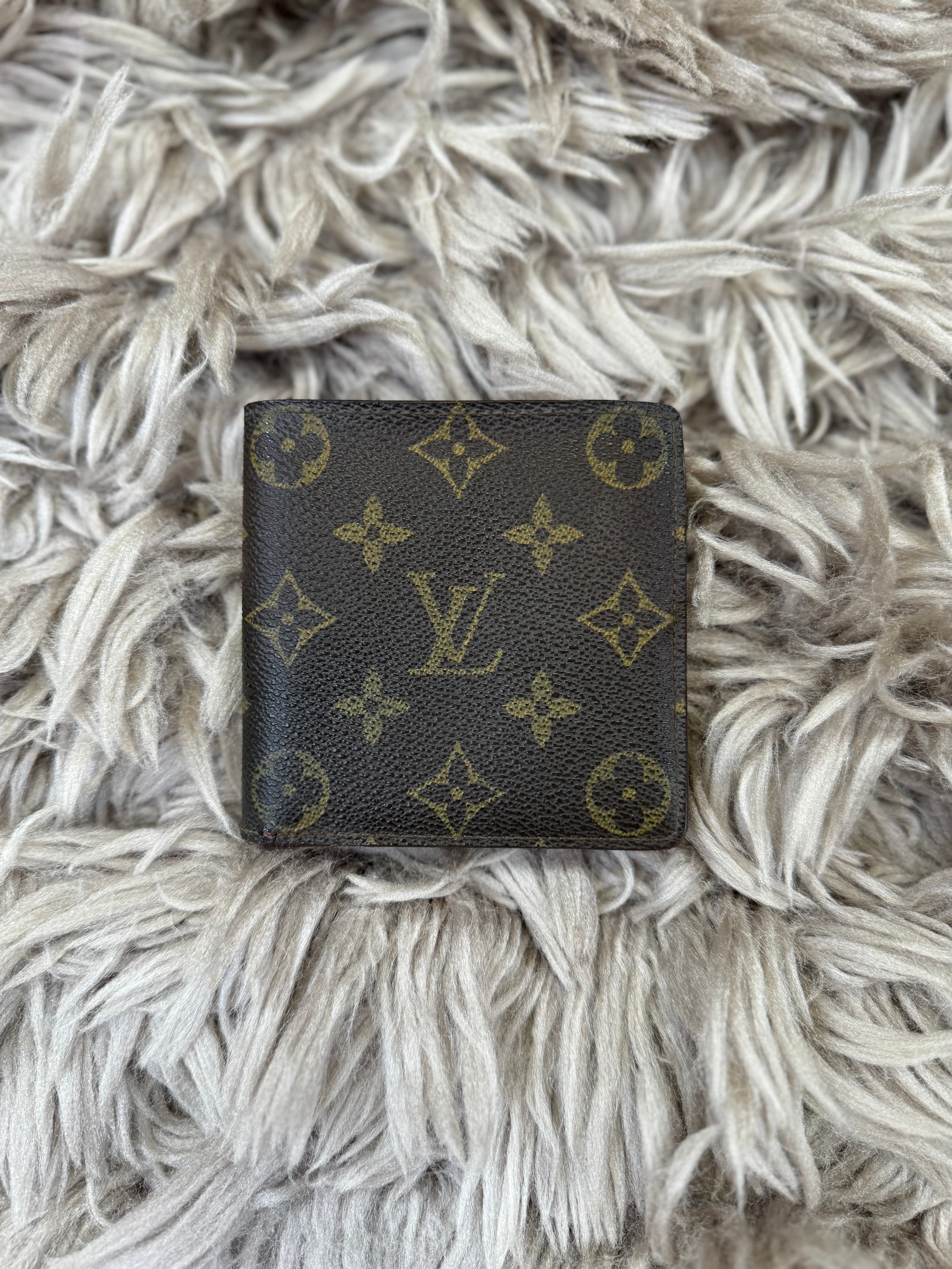 Louis Vuitton Bi-fold wallet