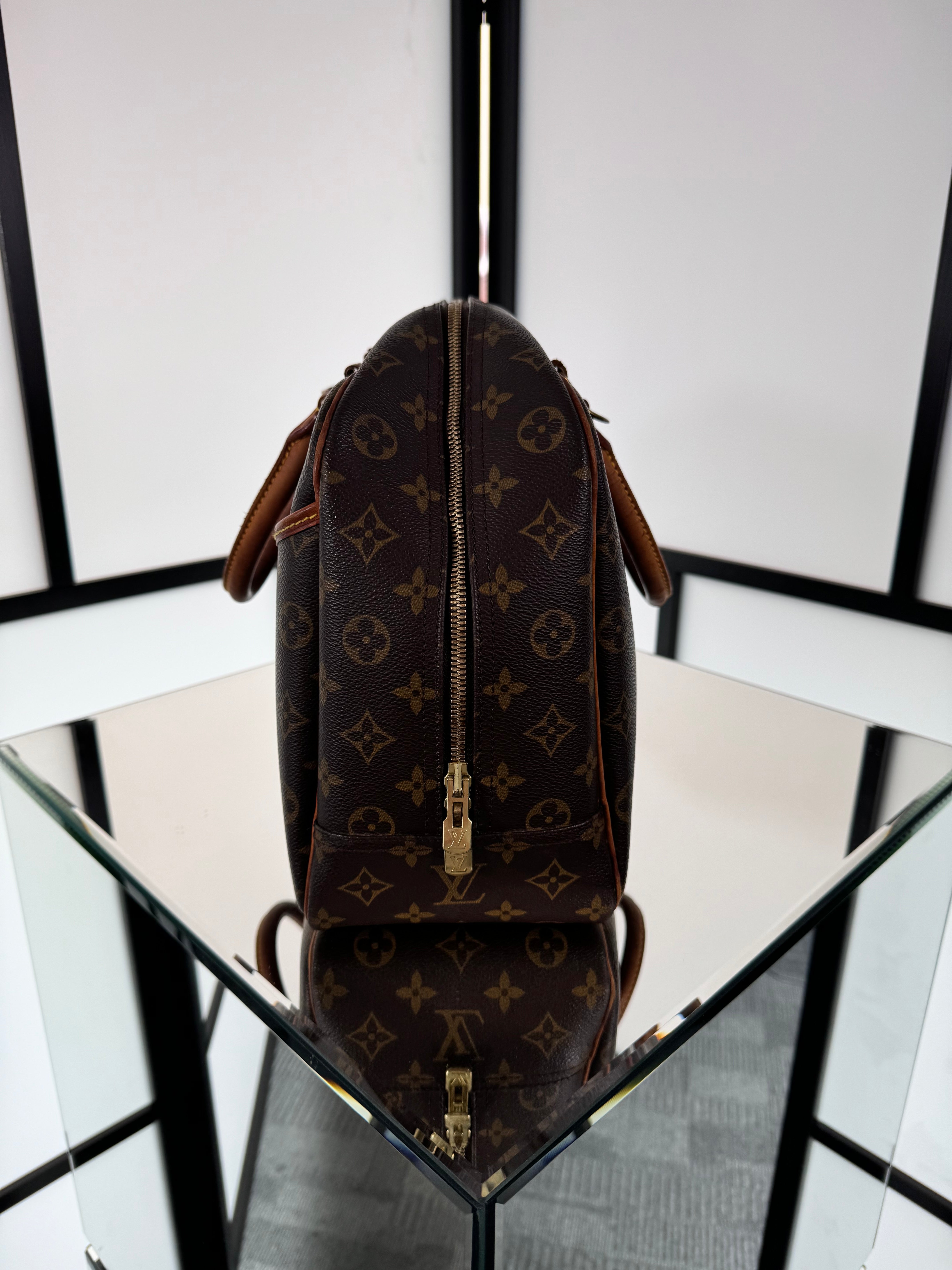 Louis Vuitton Deauville handbag